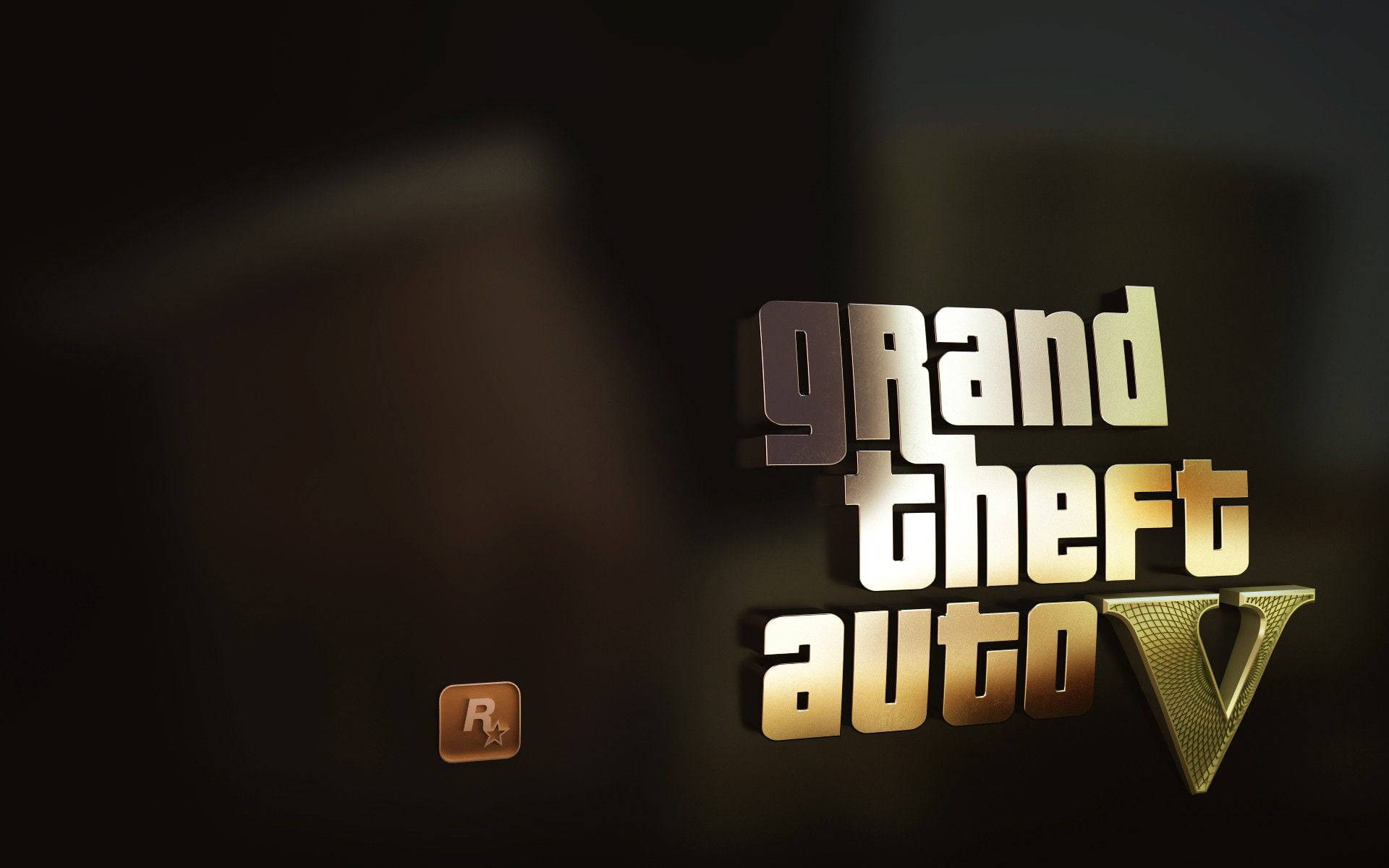 GTA V 燦爛標誌 壁紙 — 發光的金色Grand Theft Auto V標誌，帶有Rockstar Games徽章，背景為深色模糊。