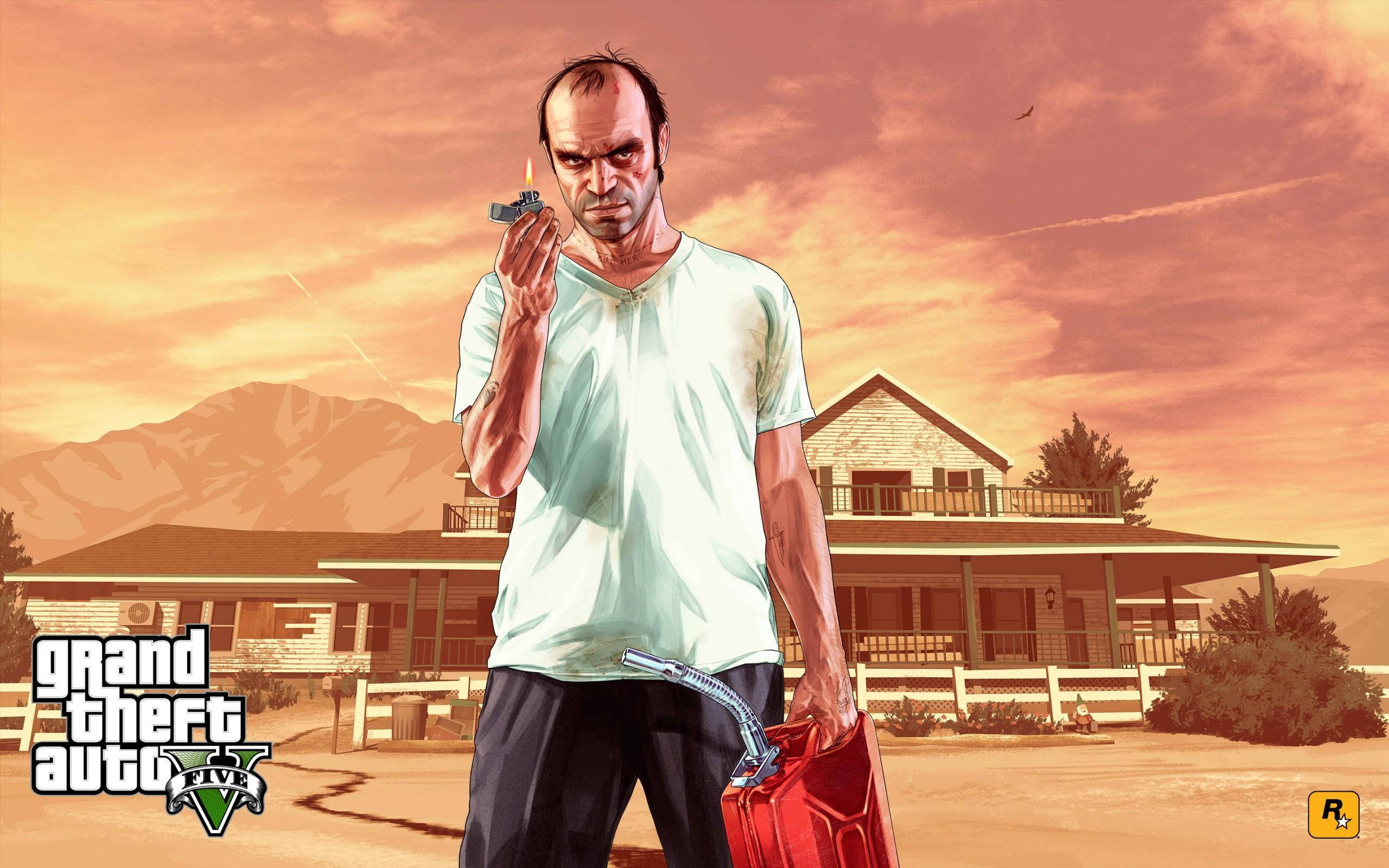 GTA V 特雷弗打火機 壁紙 — 一個粗獷的電玩角色在熾熱橙色天空下，於塵土飛揚的郊區背景下，手持點燃的打火機和紅色汽油罐。
