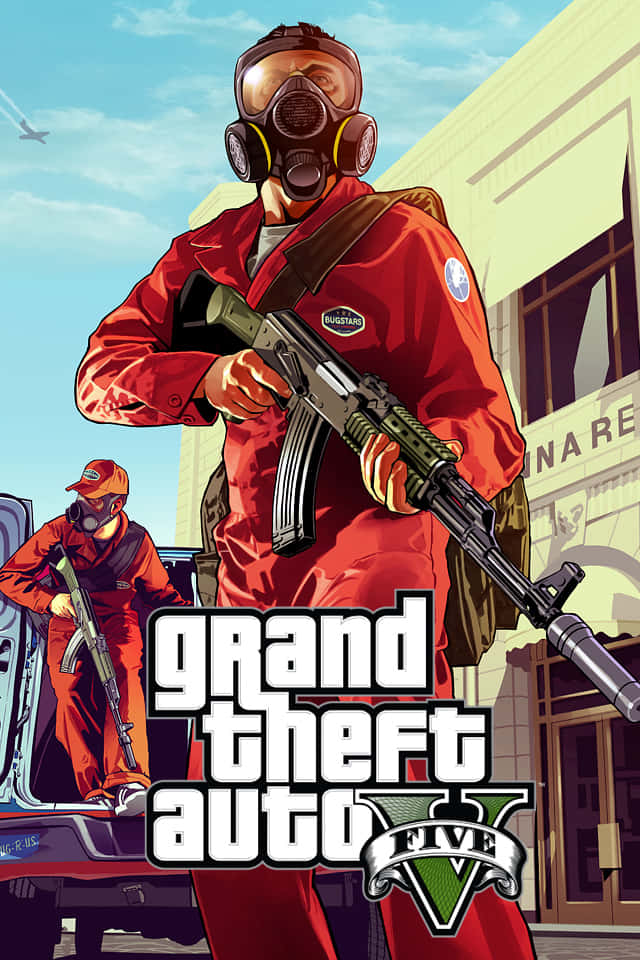 GTA 五人盜車狂歡持械搶劫背景 壁紙 — 兩個身穿紅色連身衣、戴面具的武裝人物站在陽光明媚的城市街道上，手持突擊步槍，並疊加遊戲標題。