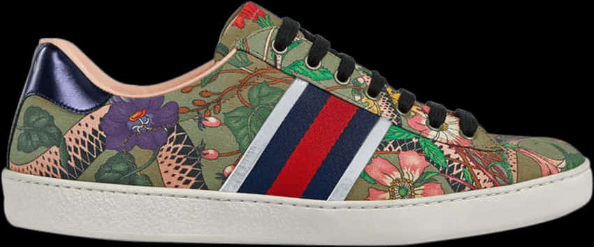 Gucci 花紋條紋運動鞋 壁紙 — 一雙充滿活力的花卉圖案運動鞋，帶有紅色、藍色和白色條紋，背景為黑色。