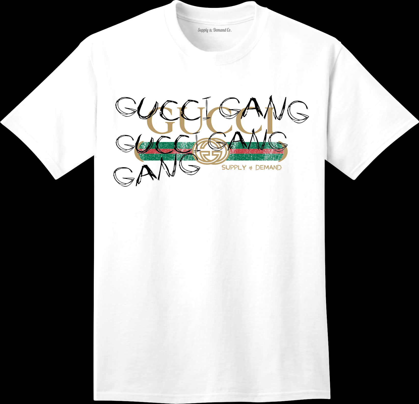 Gucci Gang圖案T恤 壁紙 — 白色T恤，印有粗體「GUCCI GANG」文字和品牌標誌，背景為黑色。