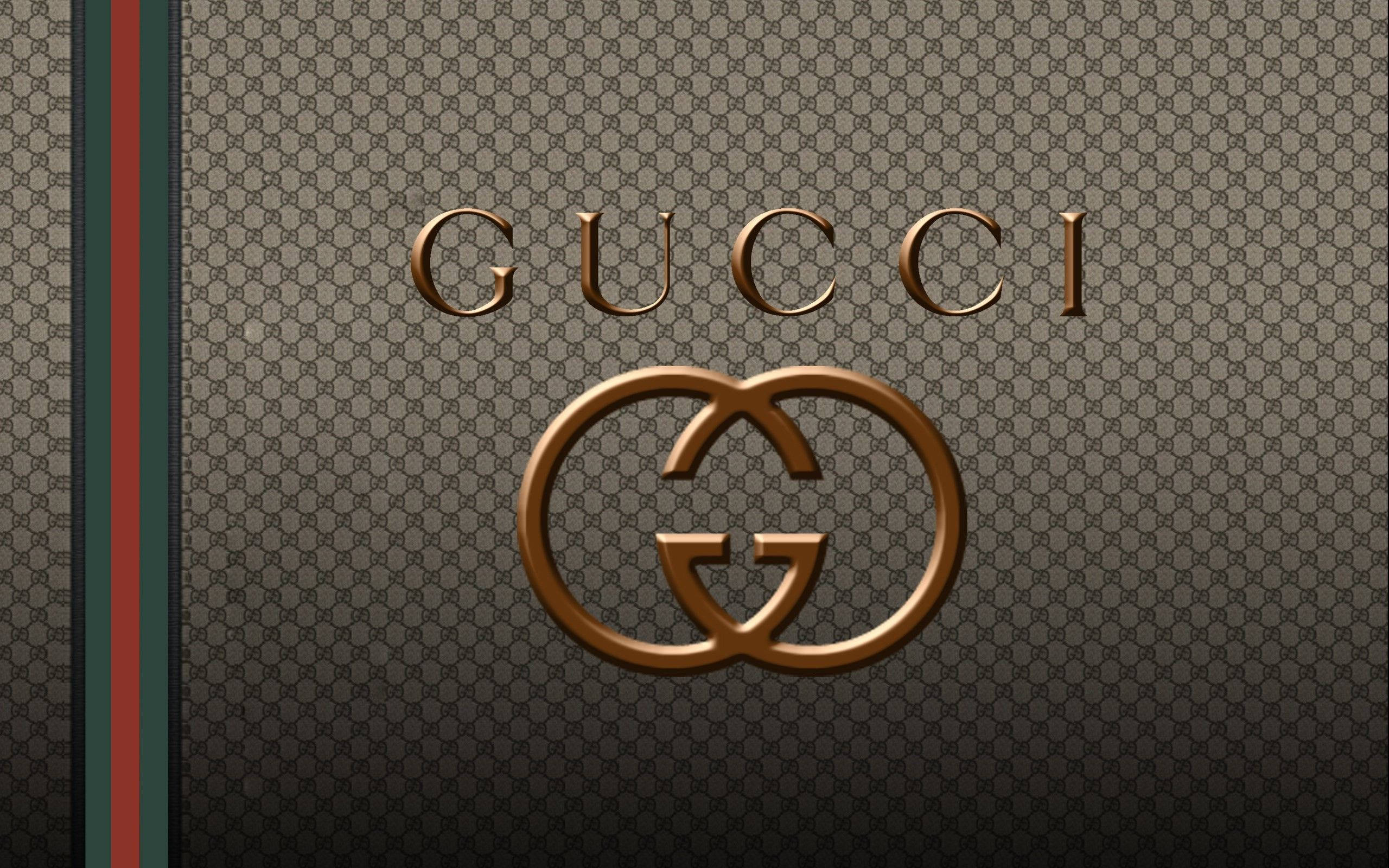 Gucci 桌布 壁紙 — Gucci 標誌以金色壓印在字母組合布料上，左側有紅、綠、藍色條紋。