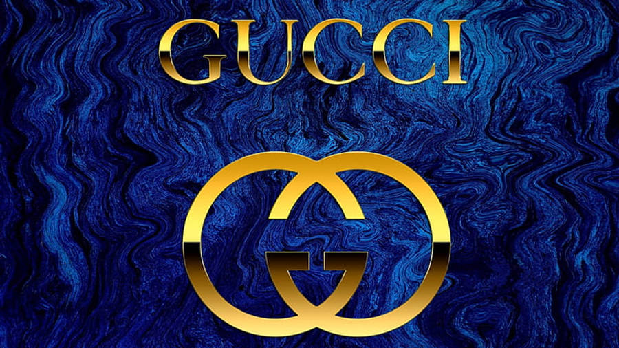Gucci 桌布 壁紙 — Gucci 標誌以閃爍金色在豐富的藍色大理石背景上脫穎而出，帶有流動的波浪圖案。