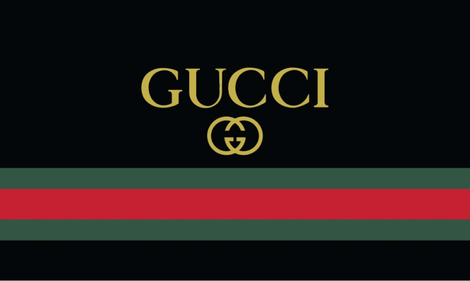 Gucci綠色，一抹鮮明亮色 壁紙 — 大膽的金色Gucci標誌和互鎖的G徽章居中於標誌性的紅色和綠色條紋之上，背景為黑色。
