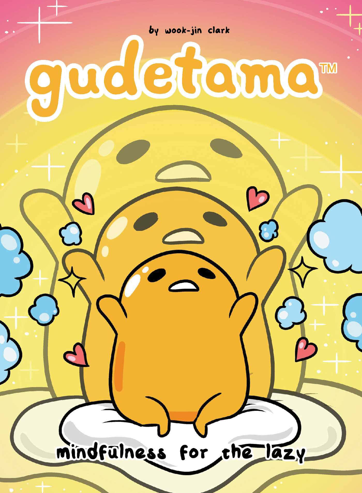 懶蛋Gudetama擁有所有正確姿勢 壁紙 — 一個懶惰的黃色雞蛋角色滿足地坐在雲上，周圍有愛心和星星漂浮在明亮的漸變天空中。