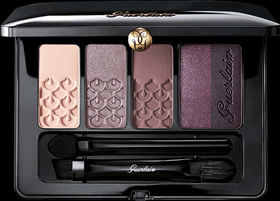 Guerlain奢華眼影盤 壁紙 — 奢華的 Guerlain 眼影盤，包含四種玫瑰色和紫色調的啞光和閃爍色調，帶有品牌標誌壓紋和兩把刷子，裝在時尚的黑色外殼中。