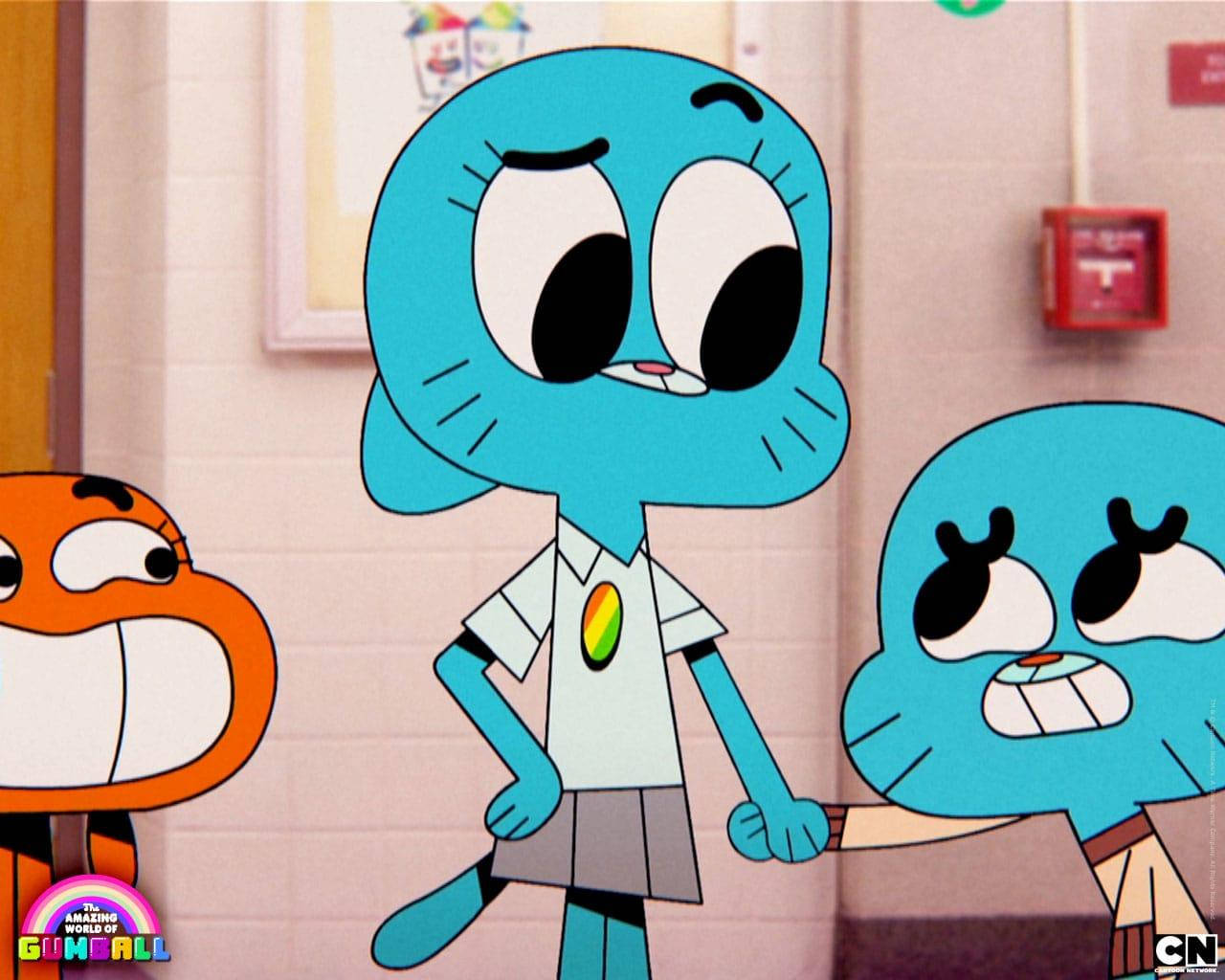 Gumball 被妮可責罵 壁紙 — 三個動畫角色在學校走廊，表情豐富，穿著色彩繽紛的服裝。