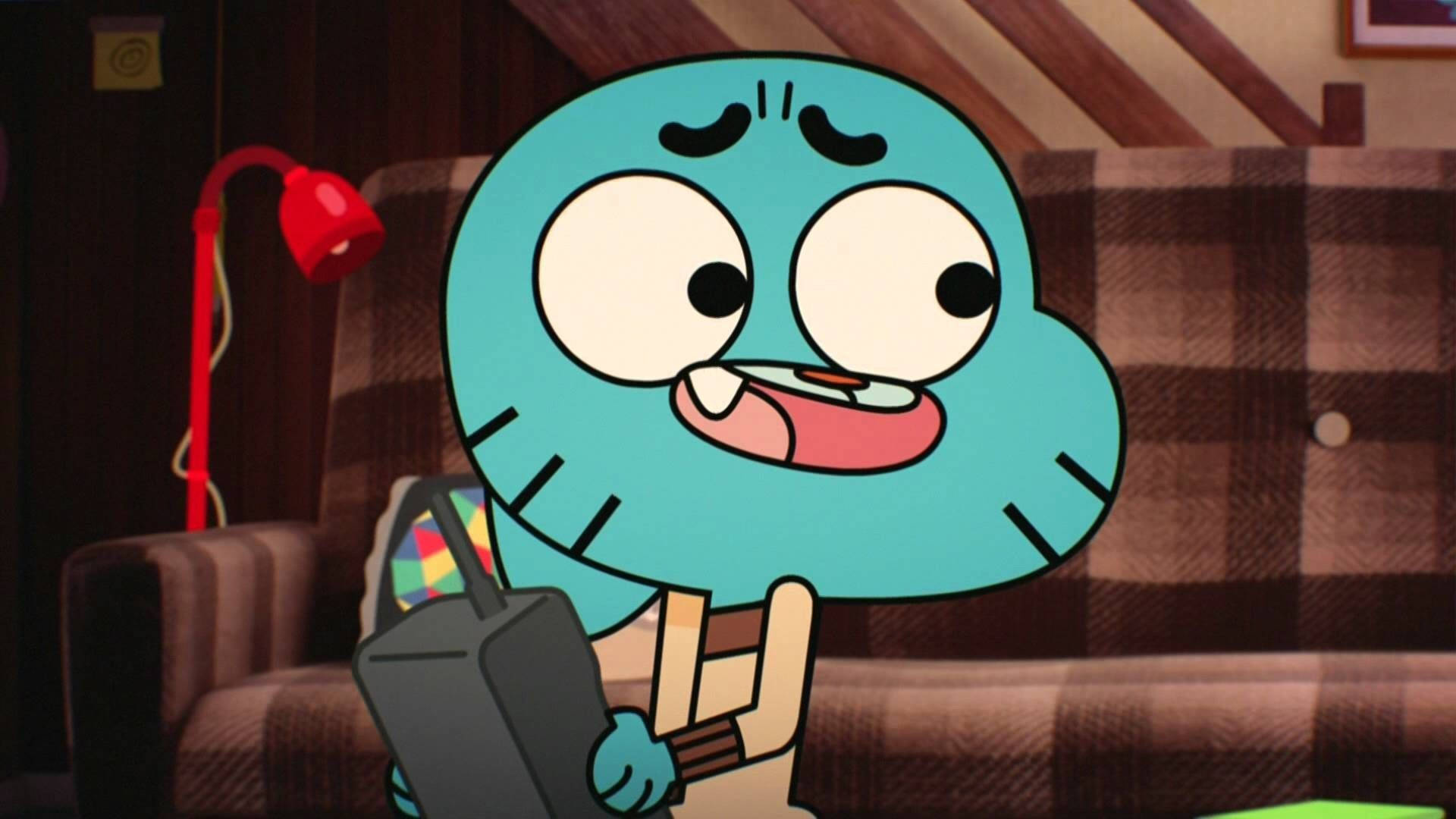 Gumball緊張微笑 壁紙 — 一個藍色卡通角色，有大眼睛和笑容，坐在格仔梳化上，手持色彩繽紛的裝置。