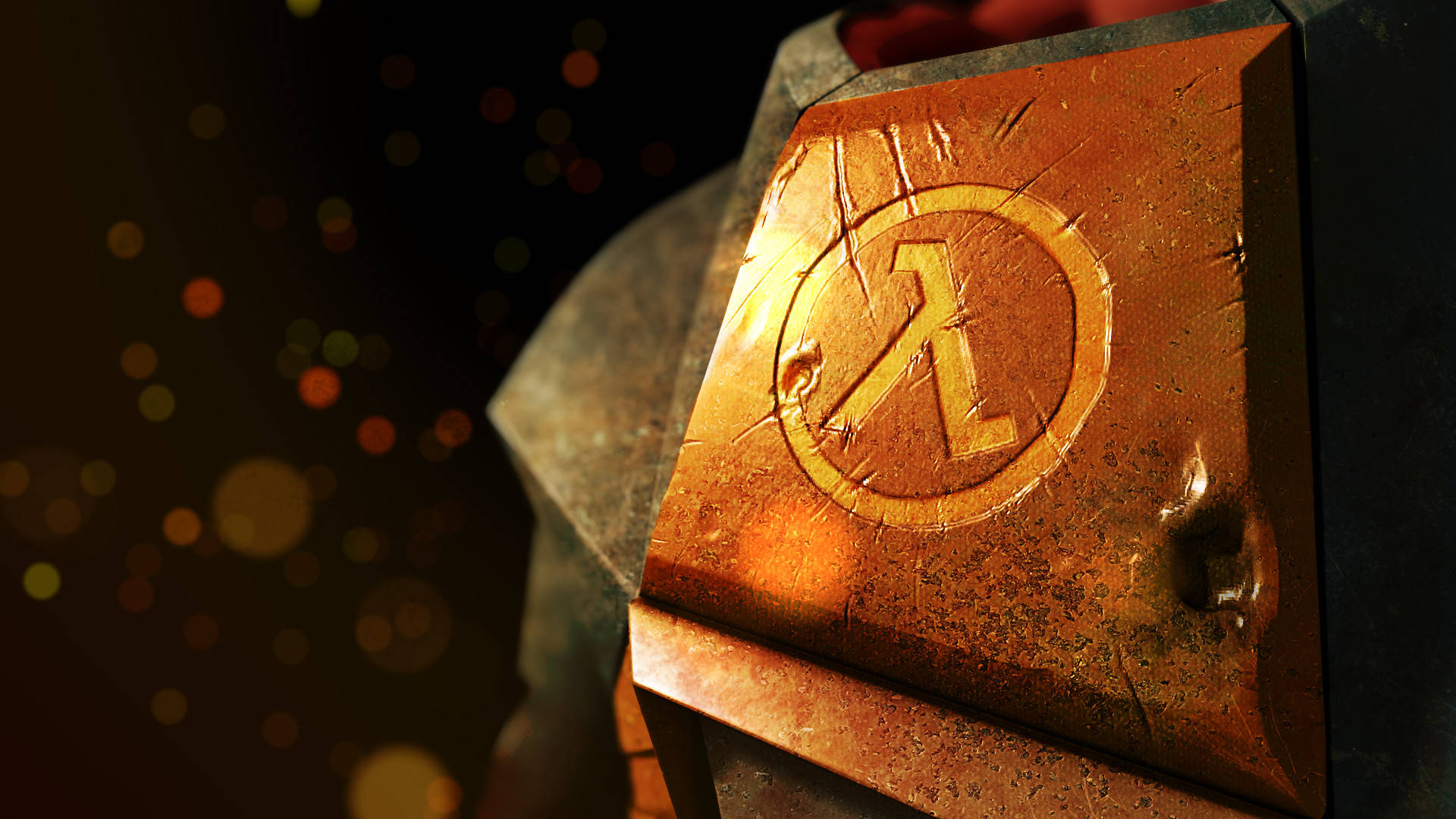 Half-Life 裝甲上的標誌特寫 壁紙 — 在溫暖發光的光線下，一個帶有標誌性Half-Life lambda符號的風化金屬牌匾的特寫。