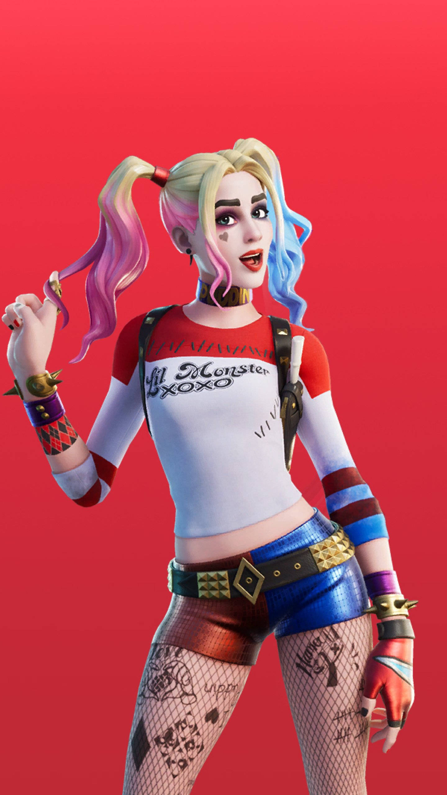 Harley Quinn 重生版 無敵戰場造型 壁紙 — 哈莉·奎茵穿著標誌性服裝，在純紅色背景前自信擺姿勢，擁有鮮豔的頭髮和紋身。
