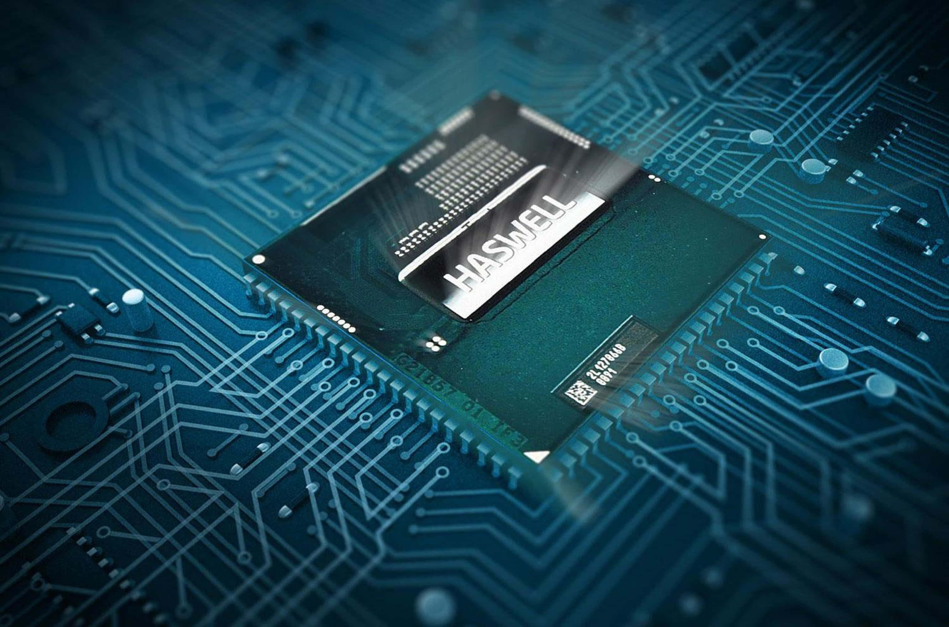 4K Processor 桌布 壁紙 — Haswell處理器晶片在藍色電路板上發光的特寫，帶有複雜的線路。
