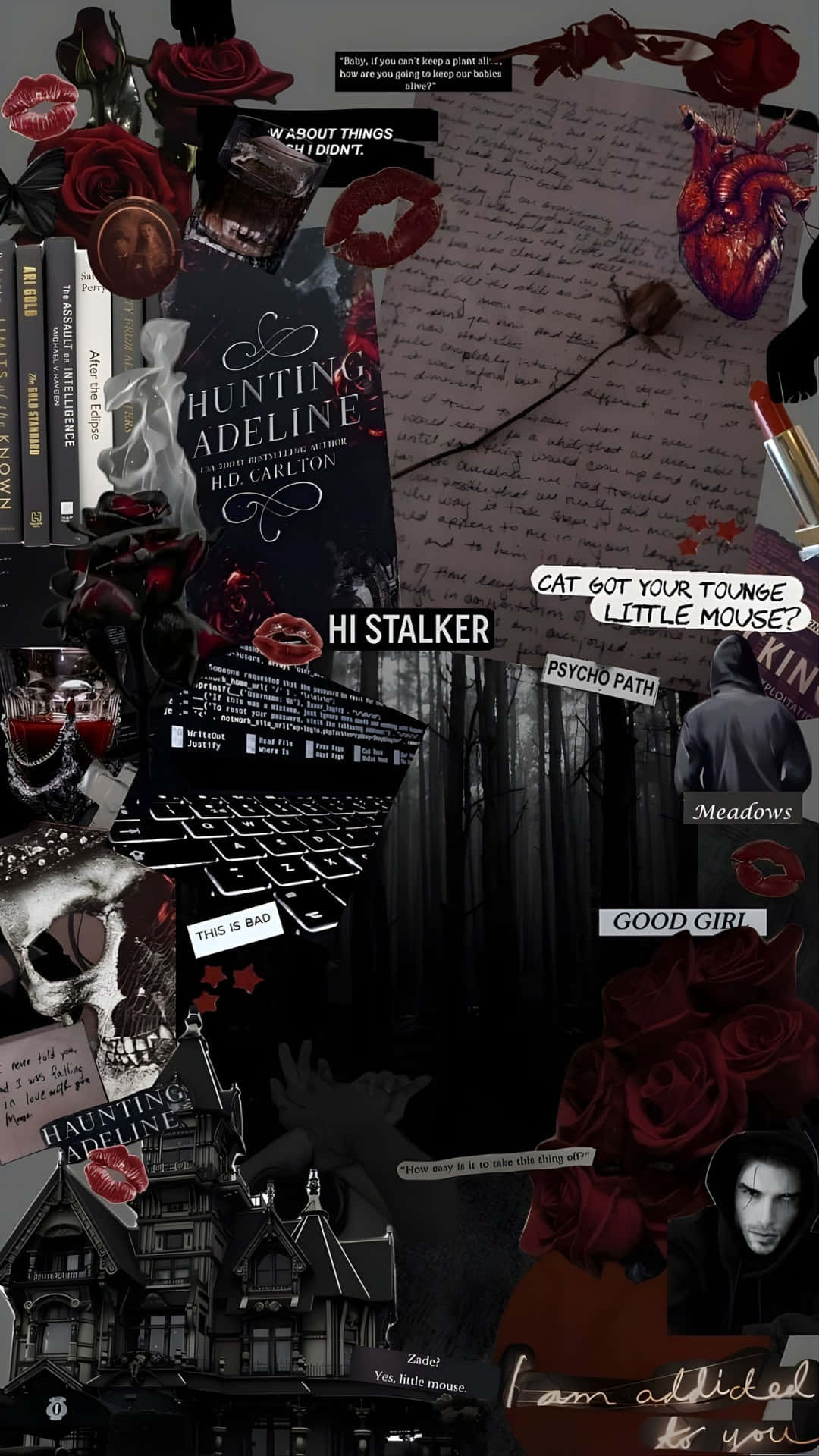 Haunting Adeline 暗黑浪漫 壁紙 — 暗黑哥德式拼貼畫，包含玫瑰、頭骨、書籍和詭異的文字片段，呈現陰鬱美學。