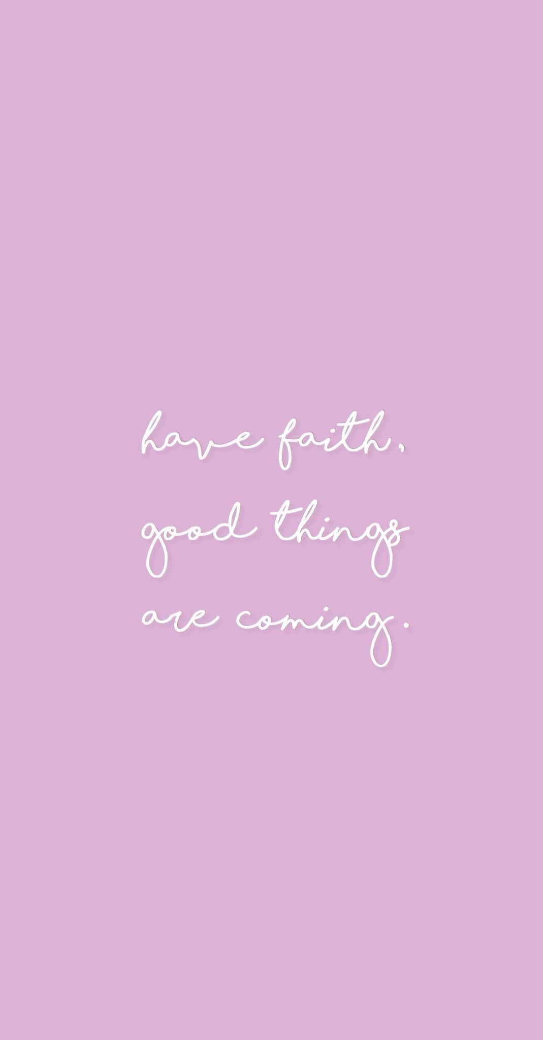 紫色背景「Have Faith, Good Things Are Coming」勵志語句壁紙 壁紙 — 柔和的薰衣草背景，白色草書文字寫著 have faith good things are coming。