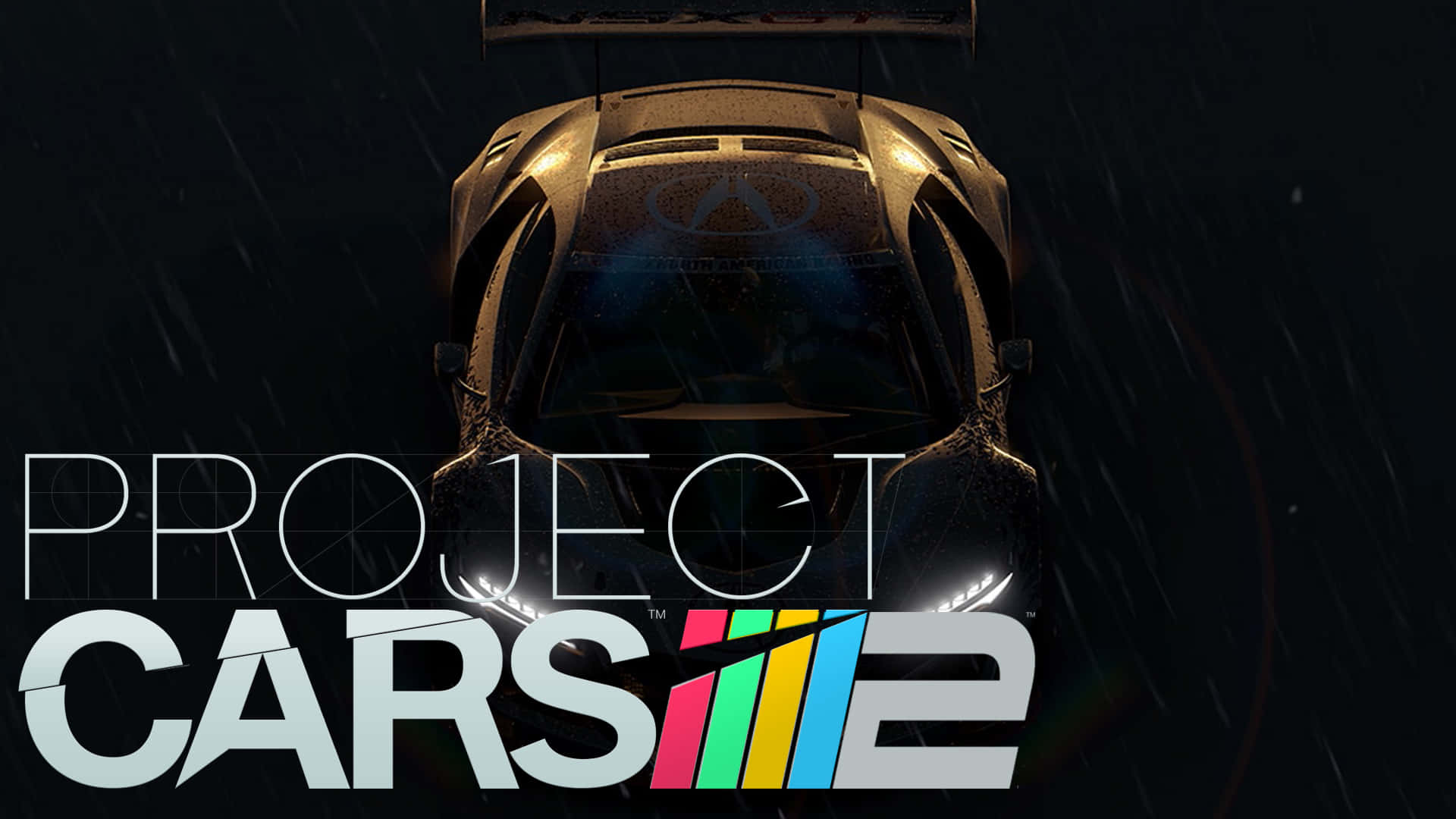 享受HD Project Cars 2的高速挑戰 壁紙 — 從上方俯瞰一輛時尚賽車在暴雨中，車頭燈閃爍，並帶有遊戲標題覆蓋層。