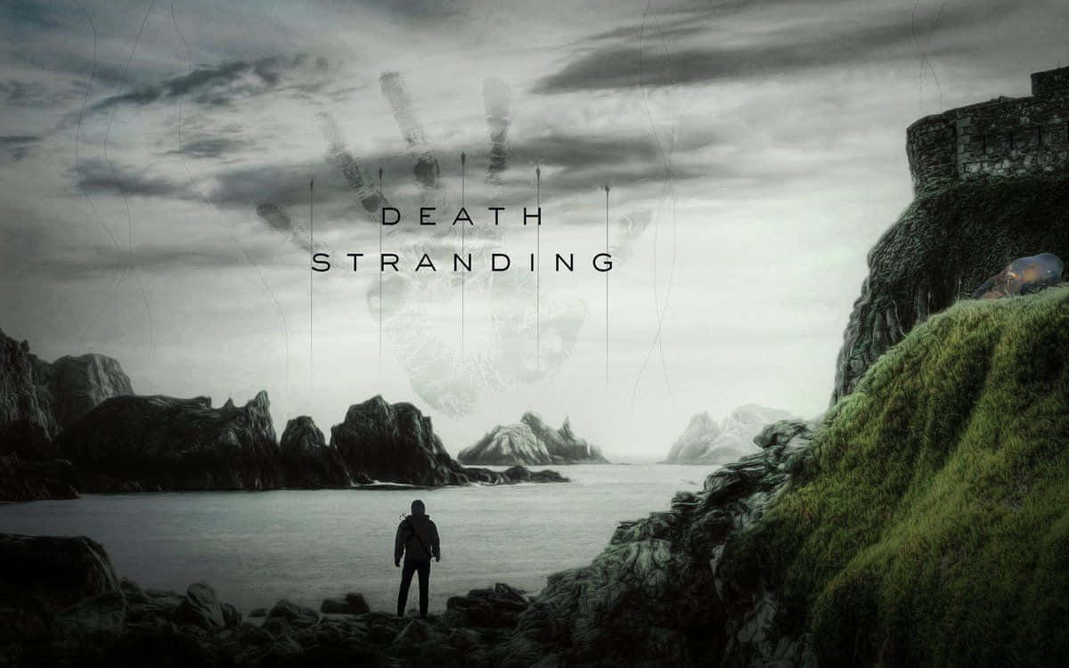 死亡搁淺 HD - 自然風景 壁紙 — 一個孤獨的身影站在岩石海岸上，面對迷霧籠罩的大海，有一座搖搖欲墜的石塔和天空中幽靈般的手印。