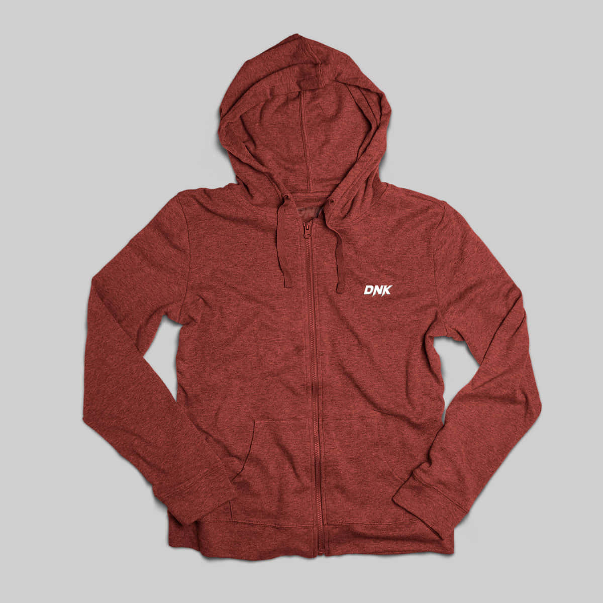 Red Hoodie 桌布 壁紙 — 一件紫紅色拉鍊連帽衛衣，帶有白色 'DNK' 標誌，平放在中性灰色背景上。