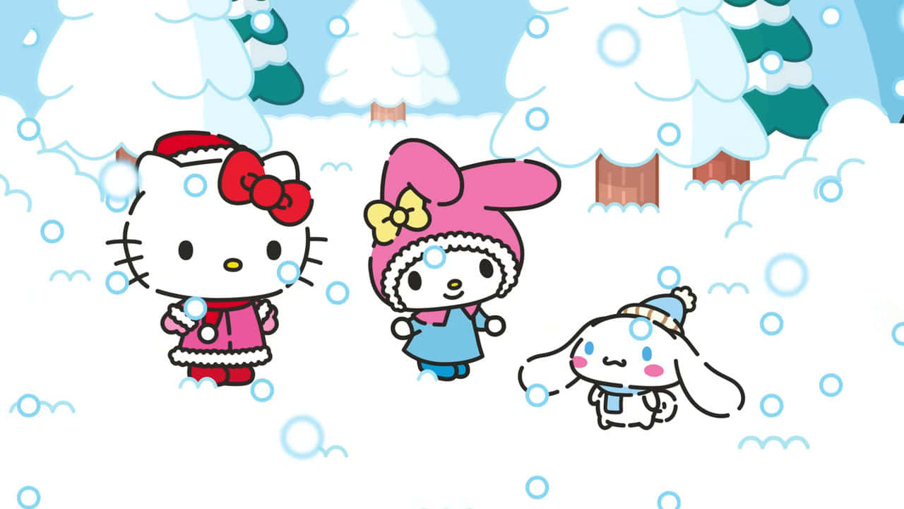  壁紙 — Hello Kitty My Melody 和 Cinnamoroll 在白雪皚皚的冬季森林中玩耍，雪花飄落，樹木被雪覆蓋。