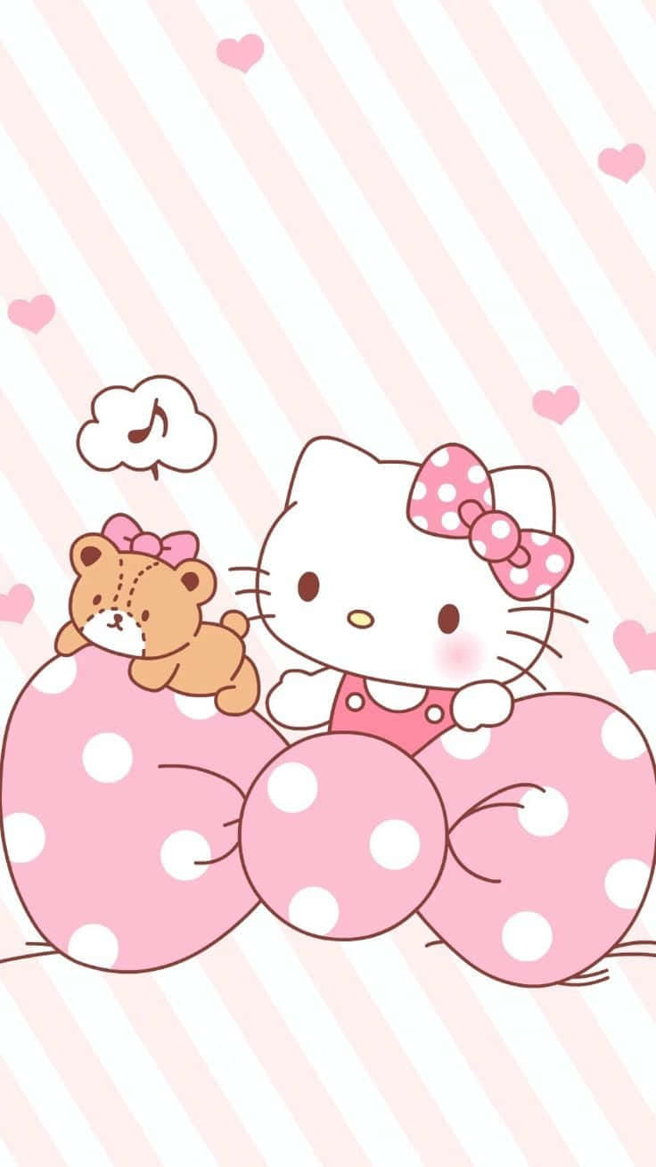 Kawaii Hello Kitty 桌布 壁紙 — Hello Kitty 和一隻泰迪熊坐在一個巨大的粉紅色圓點蝴蝶結上，背景是粉白條紋和漂浮的心形。