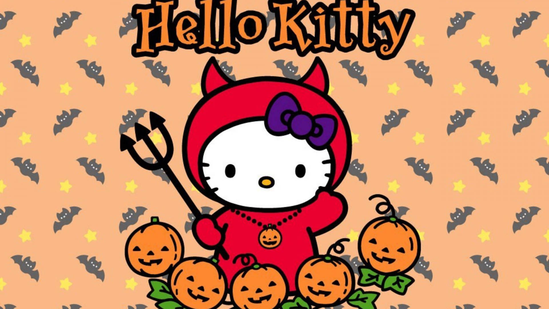 Hello Kitty萬聖節紅魔鬼造型 壁紙 — Hello Kitty 打扮成魔鬼，手持乾草叉，被微笑的南瓜包圍，背景是蝙蝠和星星圖案。