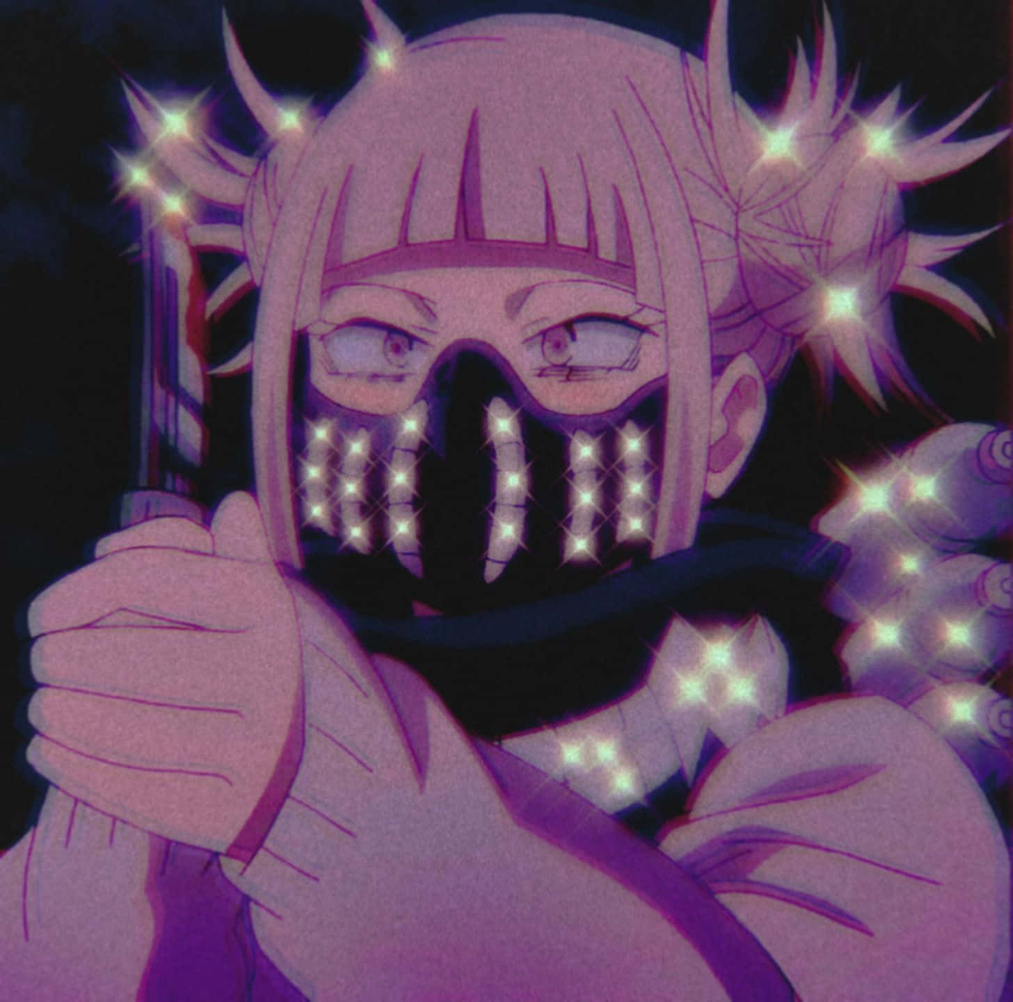 與Himiko Toga一同活出狂野本色！ 壁紙 — 一個發光的動漫角色，擁有尖刺的粉紅色頭髮和面具，在黑暗背景下手持武器。