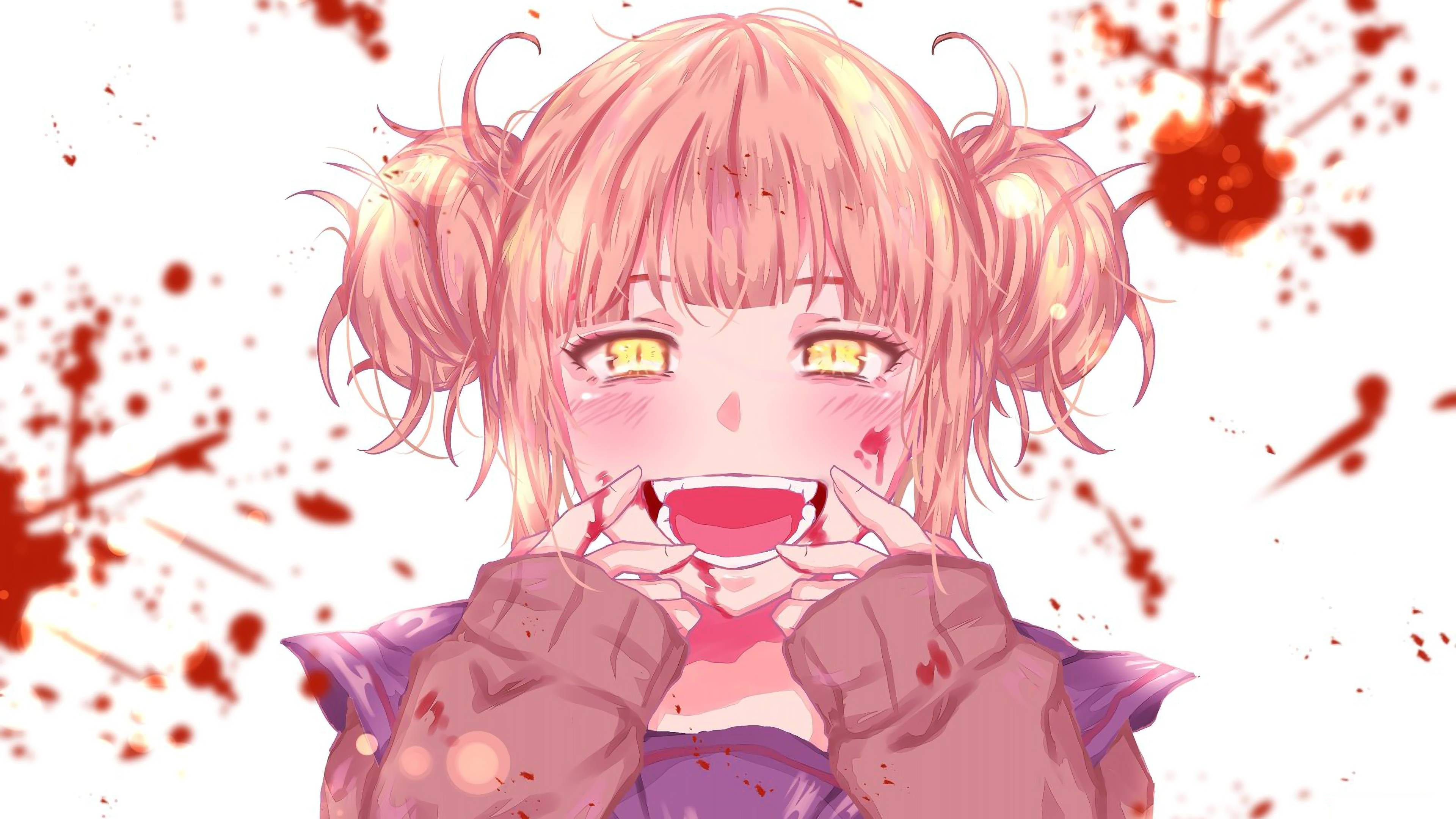 Himiko Toga 血跡飛濺 壁紙 — 一個開心的動漫女孩，粉紅色頭髮和黃色眼睛，在白色背景上咧嘴大笑，周圍有血濺。