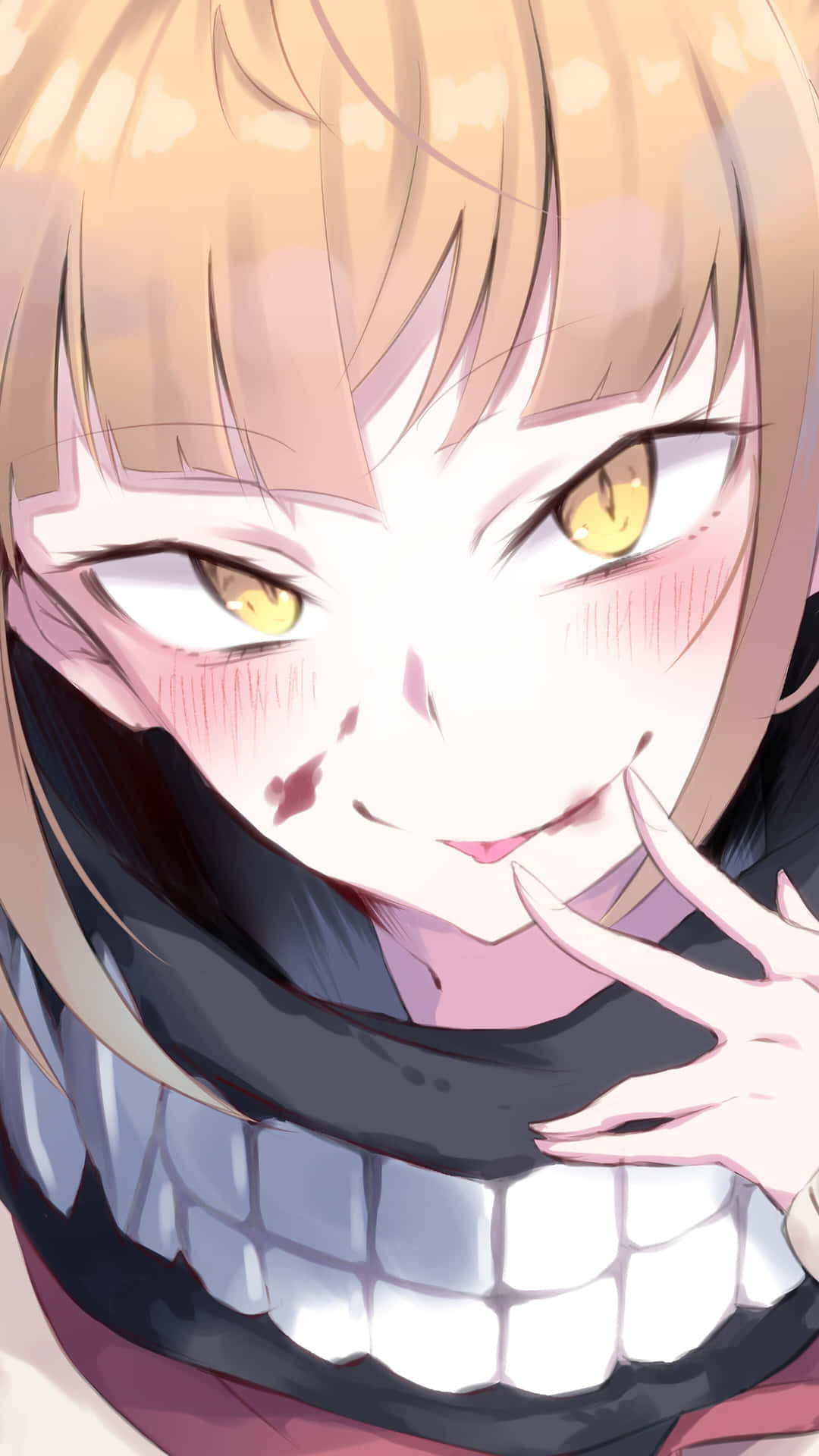 金髮黃眼的動漫女孩拿著一個巨大的露齒笑容。