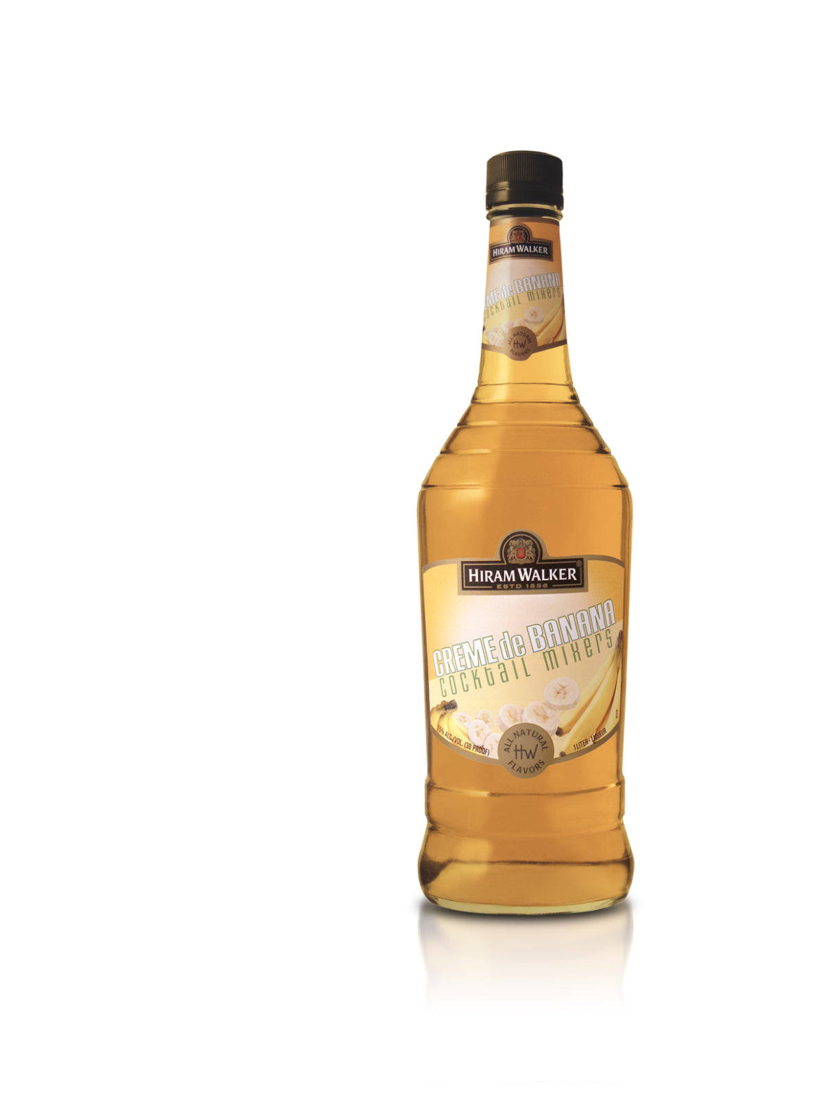 Hiram Walker 香蕉利口酒調酒混合瓶 壁紙 — 一個透明的Hiram Walker Creme de Banana雞尾酒調和瓶，內有金色液體，標籤上有香蕉圖案，背景為白色。