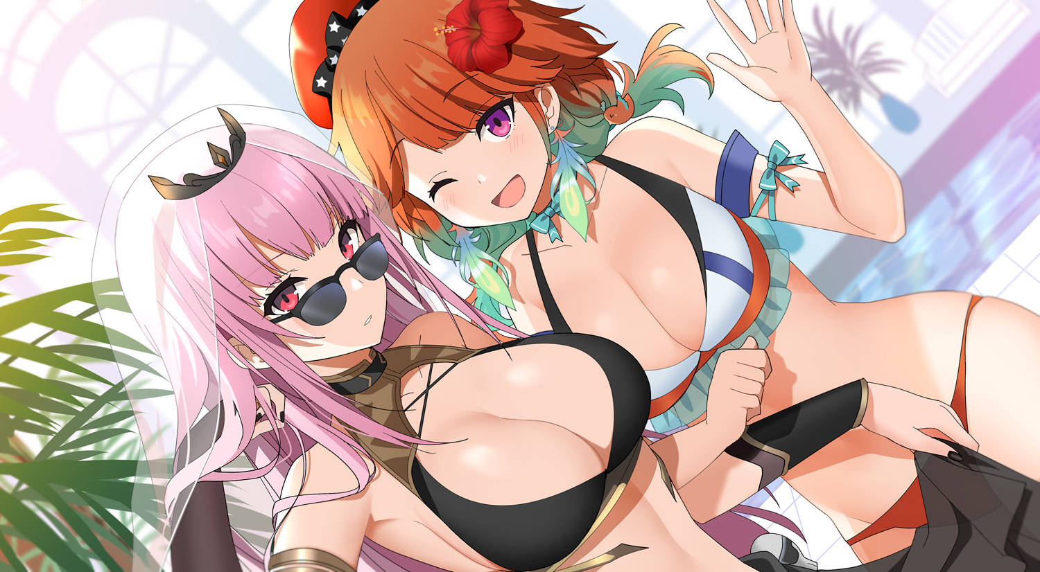 Hololive Myth 成員比基尼圖 壁紙 — 兩個穿著比基尼的動漫女孩在熱帶樹葉和棕櫚樹中，在明亮的陽光下頑皮地擺姿勢。