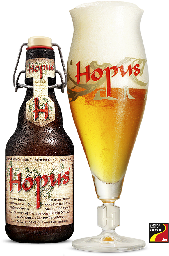 Hopus啤酒瓶與玻璃杯 壁紙 — 一瓶冰凍的Hopus啤酒瓶，帶有水珠，旁邊放著一個高腳杯，裝滿了金色啤酒和奶油般的白色泡沫，背景為黑色。
