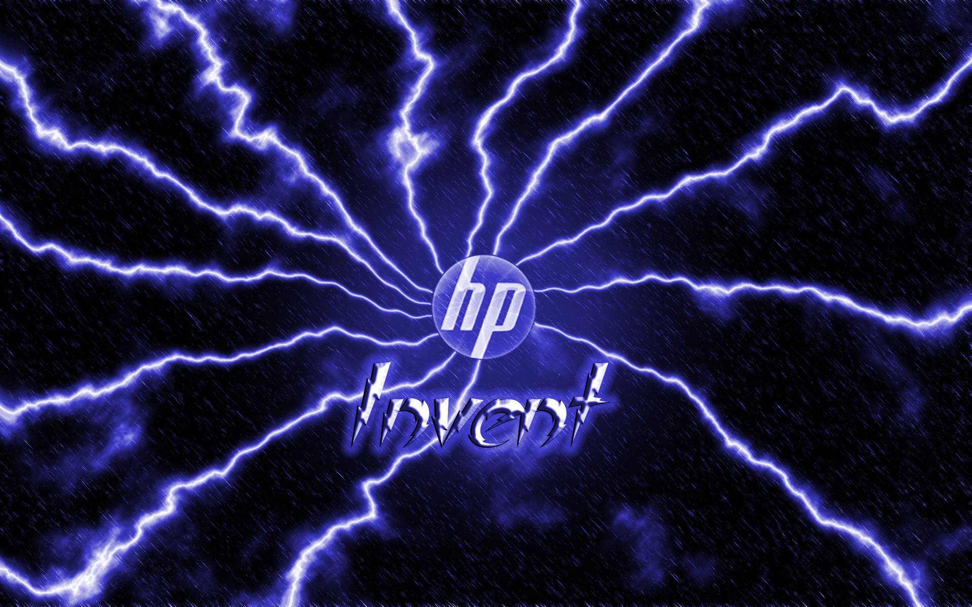在暴風雨的夜晚場景中，HP Invent標誌被電光藍色閃電包圍。