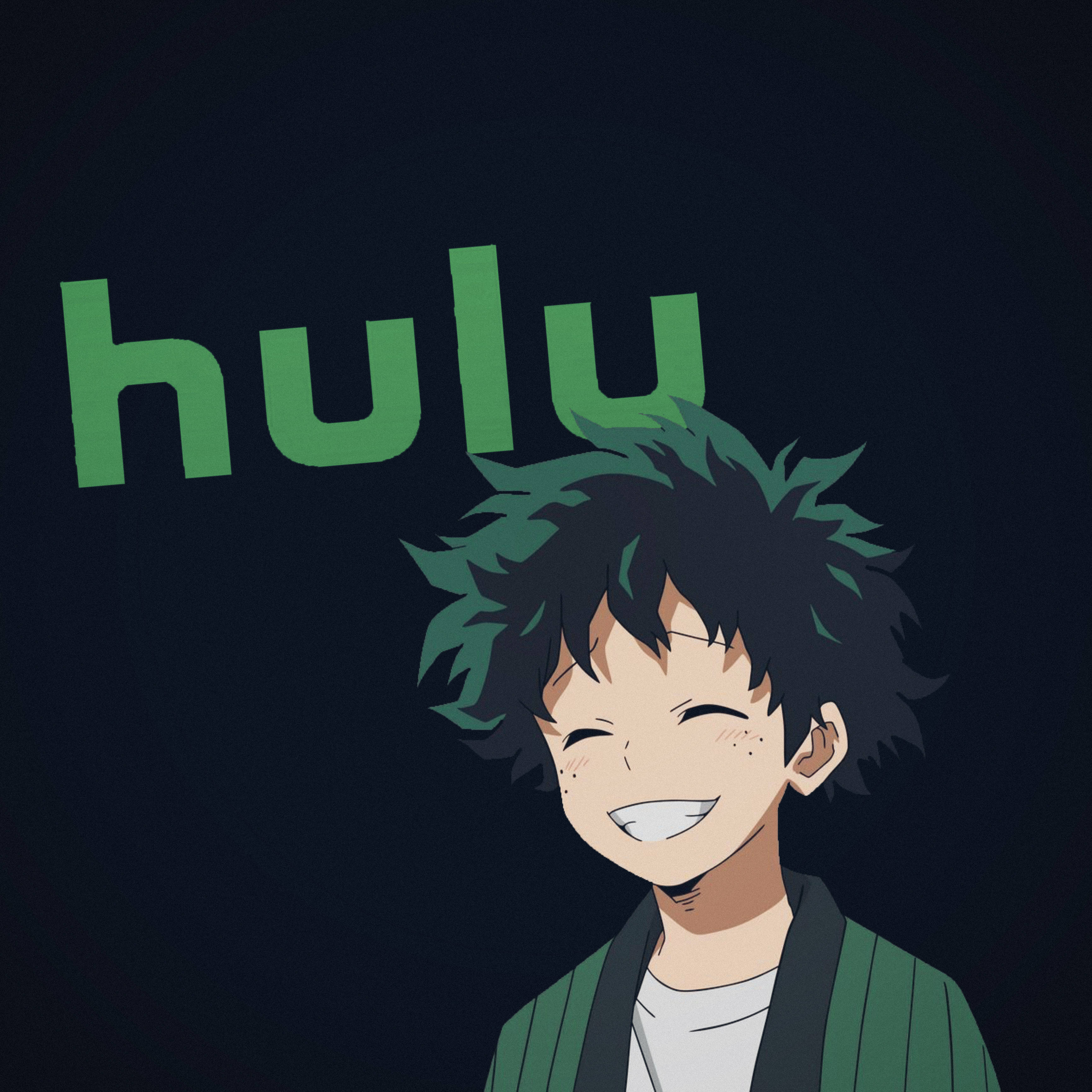 Hulu 與微笑的綠谷出久 壁紙 — 一個開心的動畫男孩，擁有尖刺的綠色頭髮，在帶有Hulu標誌的深色背景上燦爛微笑。