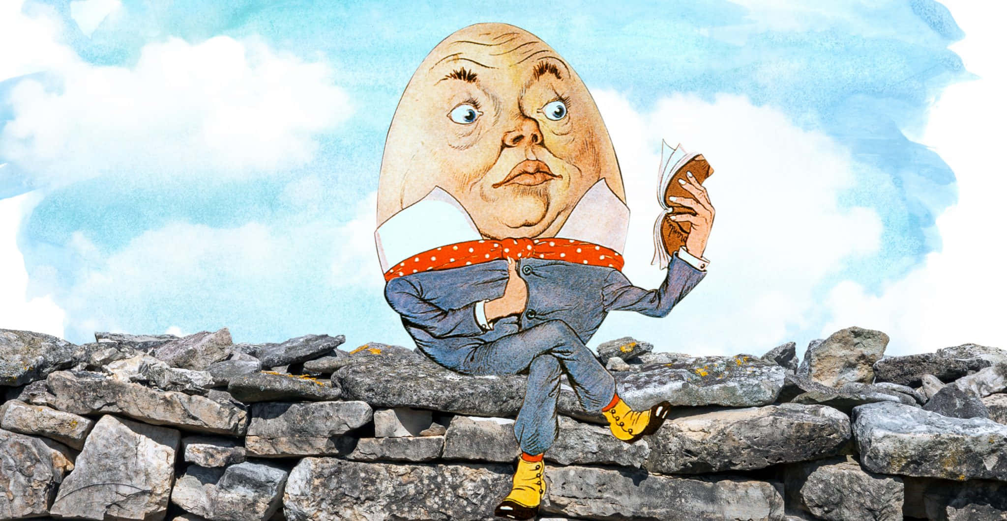 Humpty Dumpty 開書插圖 壁紙 — 一個穿著西裝、頭像雞蛋的古怪插畫男人坐在石牆上，在多雲的天空下吃三文治。