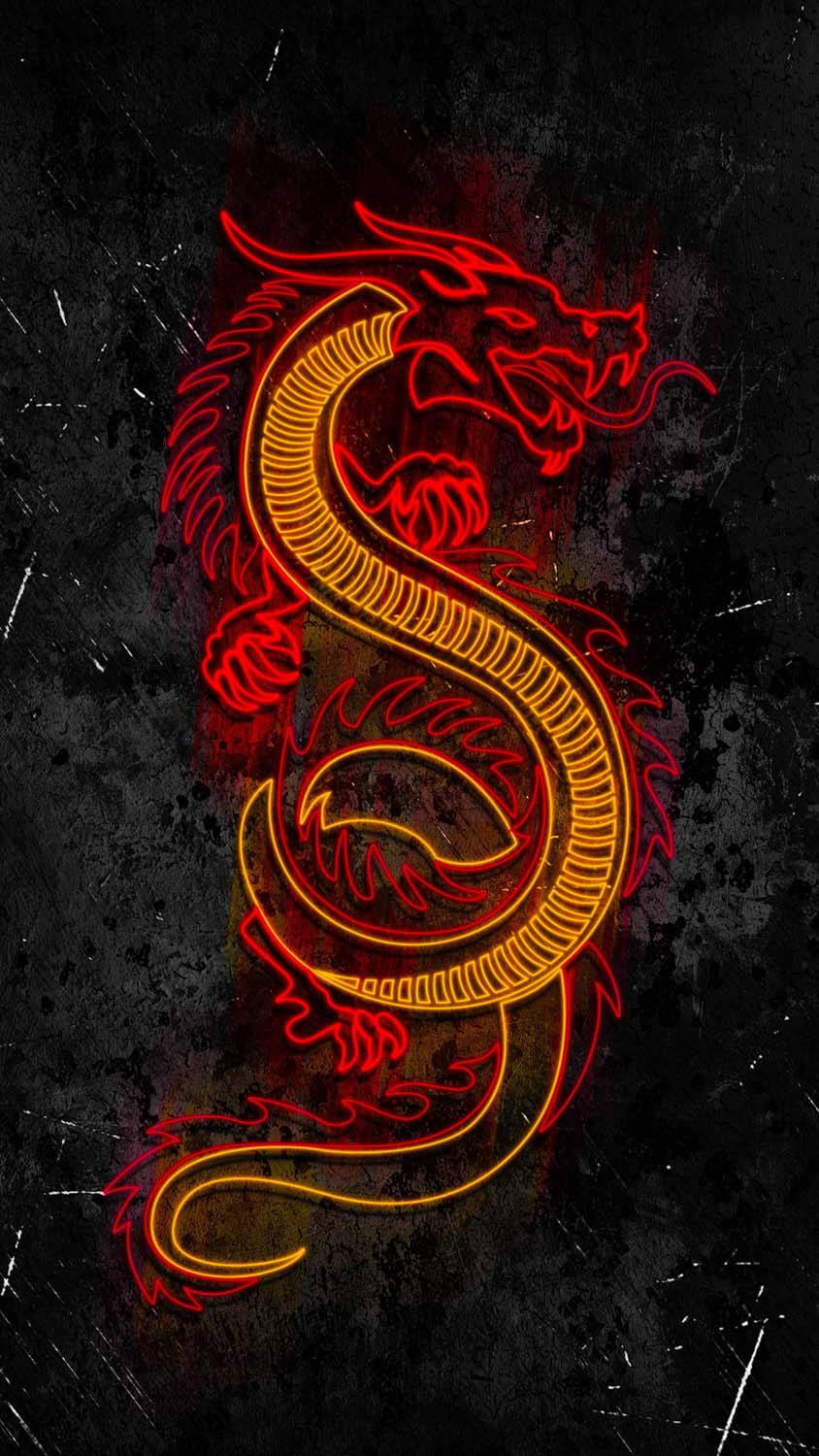 發光金紅龍 壁紙 — 一條火紅與橙色的霓虹龍動態地纏繞在帶有白色刮痕的粗糙黑色紋理牆上。