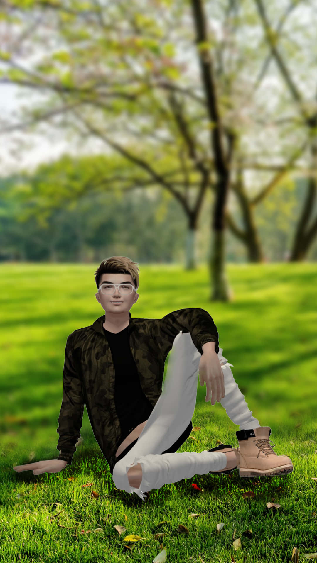 戴眼鏡的年輕男子坐在有樹木的陽光公園草地上。