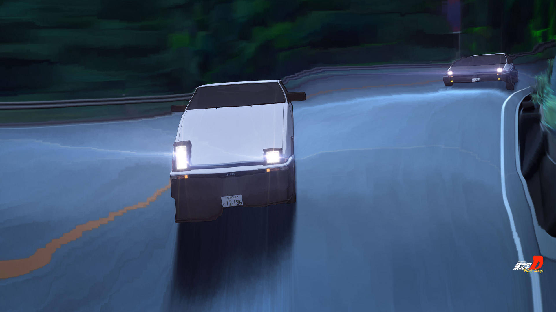 白色DeLorean在夜間濕滑道路上開著車頭燈疾馳。