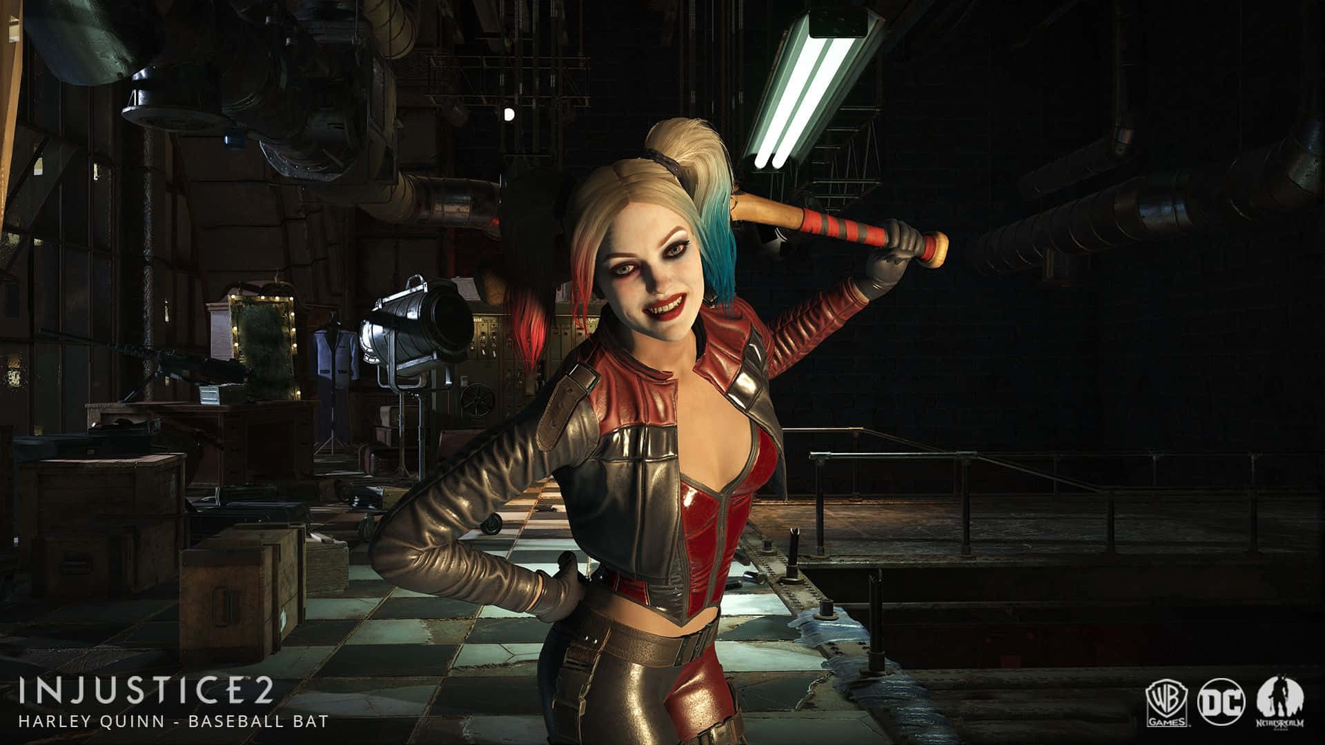 哈莉·奎茵 Injustice 2 拿著棒球棒 壁紙 — 哈莉·奎茵在光線昏暗的工業倉庫中揮舞棒球棍，地板是棋盤格圖案，管道外露。
