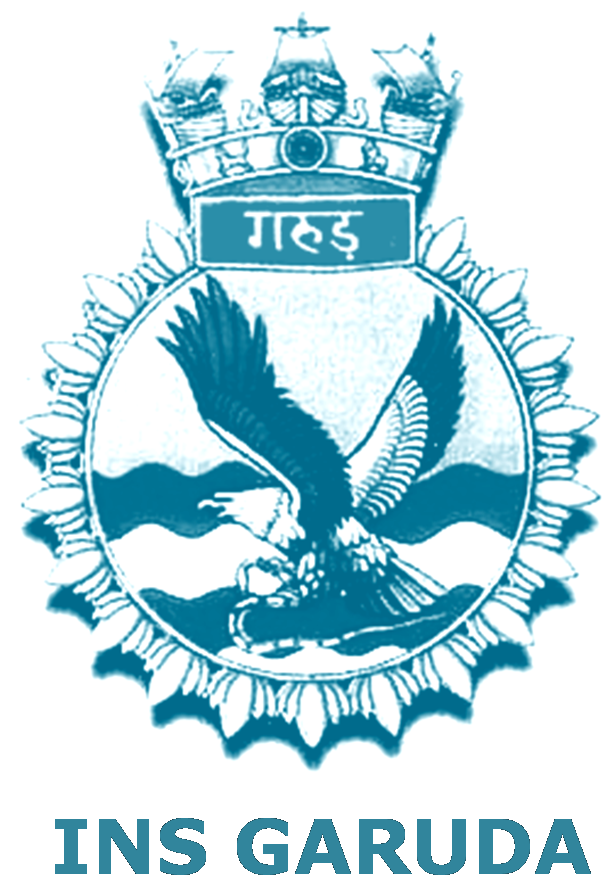 INS GARUDA 徽章 壁紙 — 一個青綠色單色徽章，上面有一隻戴皇冠的鷹抓著魚雷，波浪上有船隻在皇冠頂部。
