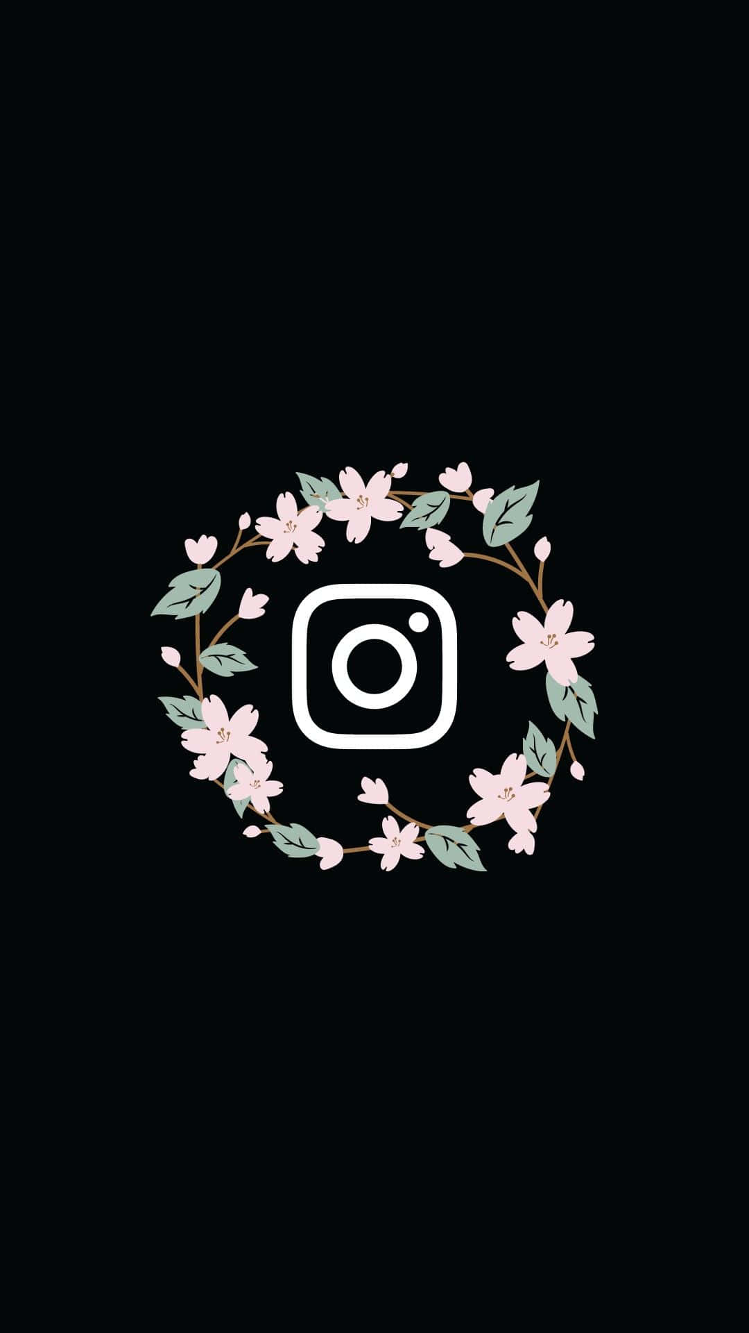 Instagram Logo 花環黑色背景 壁紙 — 一個白色Instagram標誌，被粉紅色櫻花和綠色葉子組成的精緻花環環繞，背景為黑色。