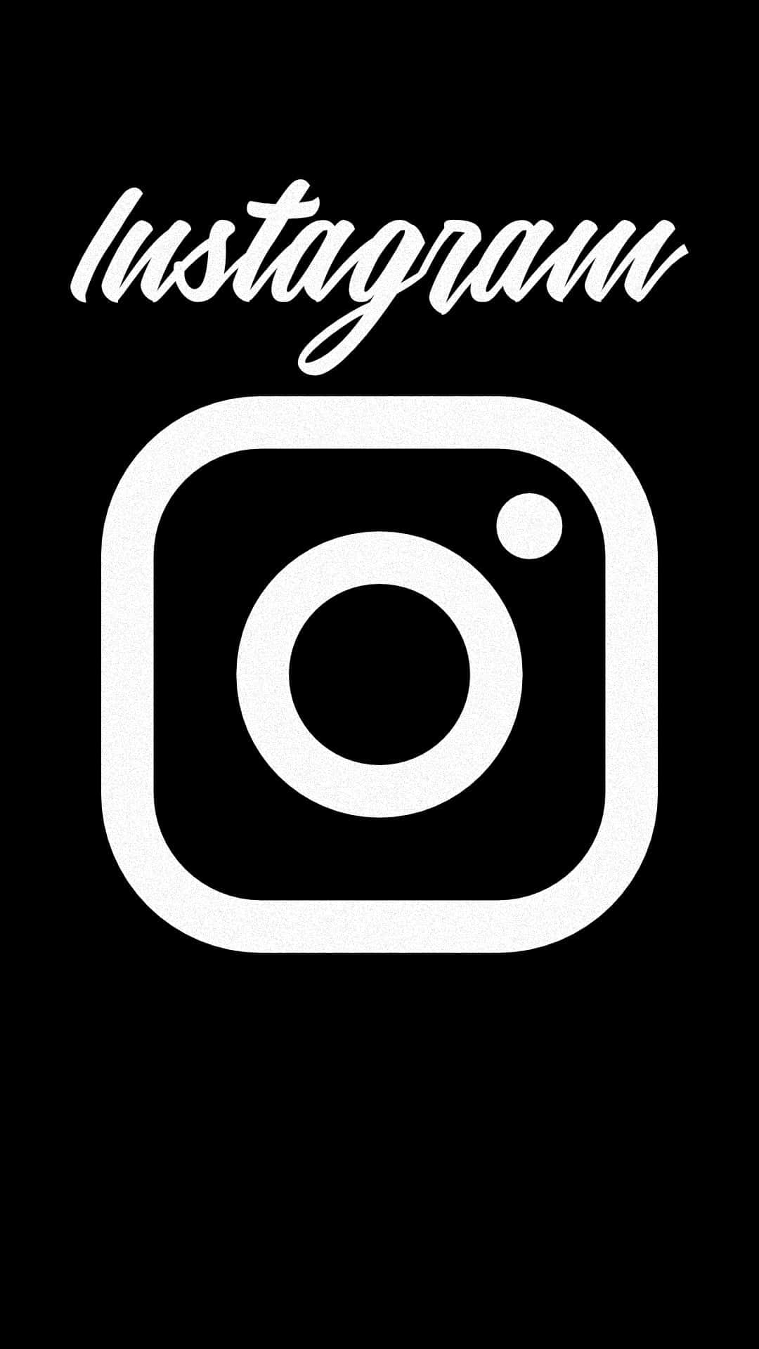 Instagram 白色數位藝術黑色背景 壁紙 — 純黑色背景上的白色Instagram標誌和腳本文字。