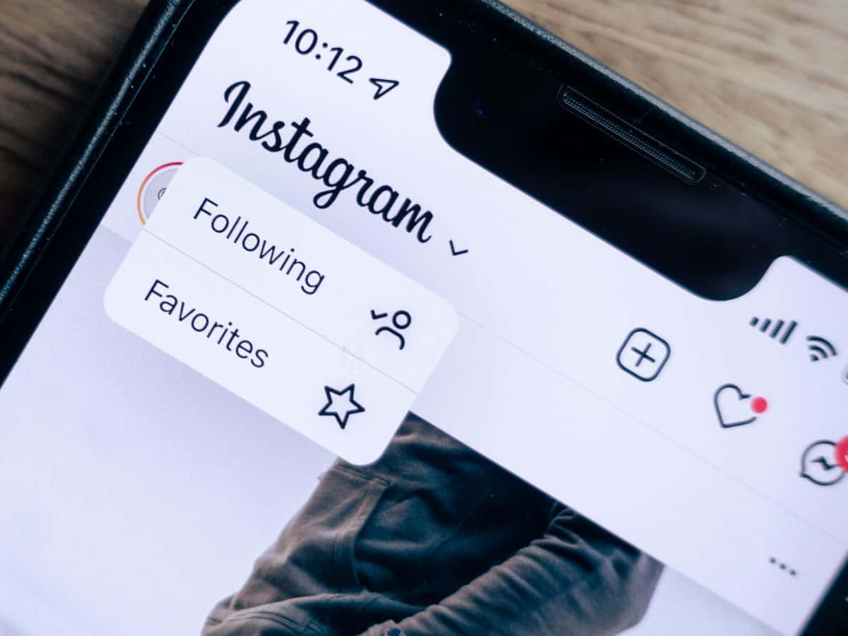 Instagram 是一個讓你分享相片和影片的社交媒體平台 壁紙