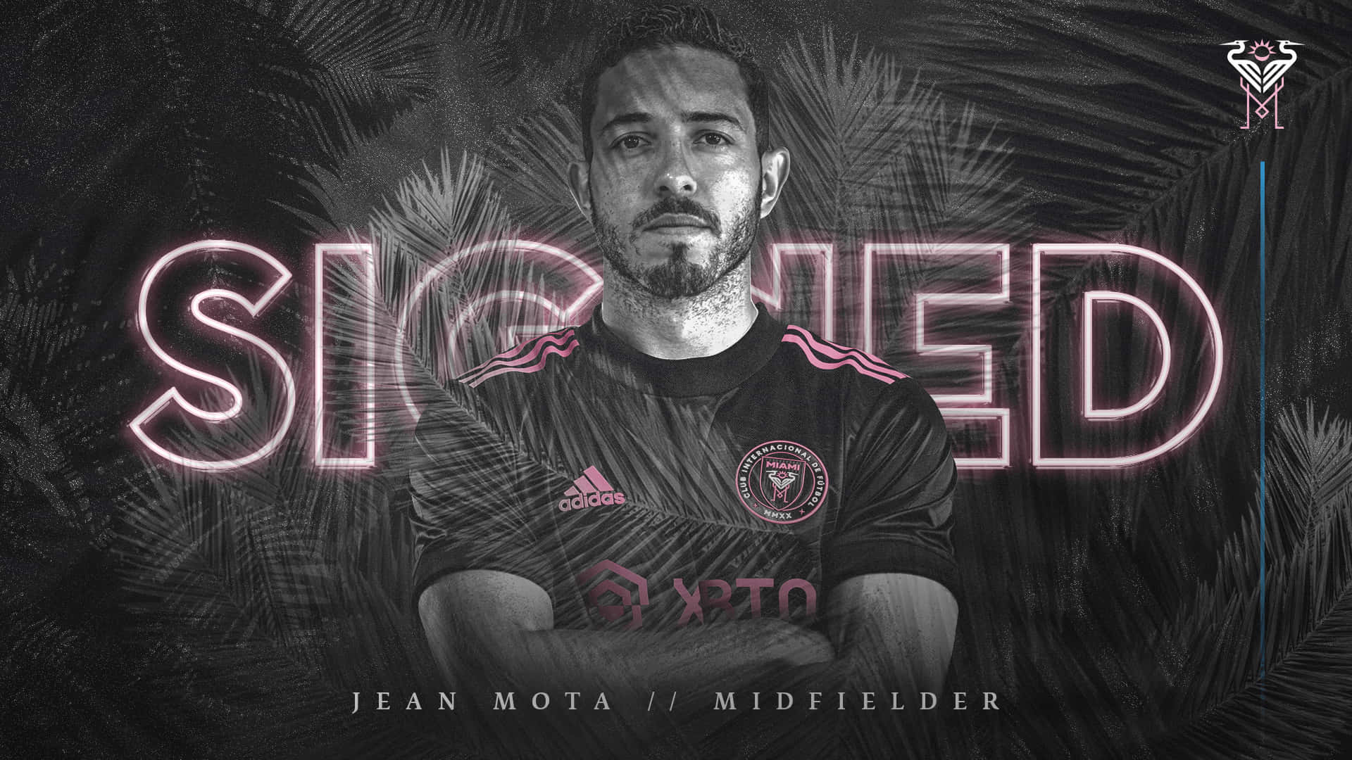 Inter Miami FC 中場球員 Jean Mota 圖像藝術肖像 壁紙 — 足球員 Jean Mota 的黑白肖像，雙臂交叉，背景為深色棕櫚葉，帶有發光粉紅色 'SIGNED' 文字。