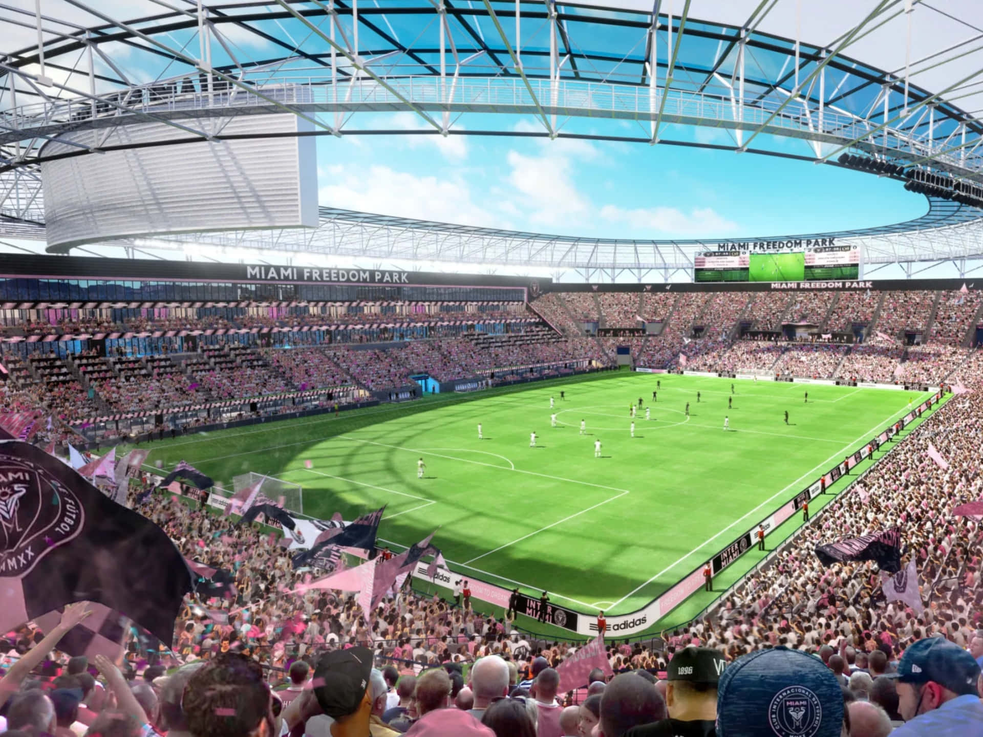 Inter Miami FC 在 Miami Freedom Park 廣角鏡頭 壁紙 — 一場充滿活力的足球比賽在邁阿密自由公園展開，藍天白雲下，座無虛席的體育館內球迷揮舞著粉紅色旗幟。