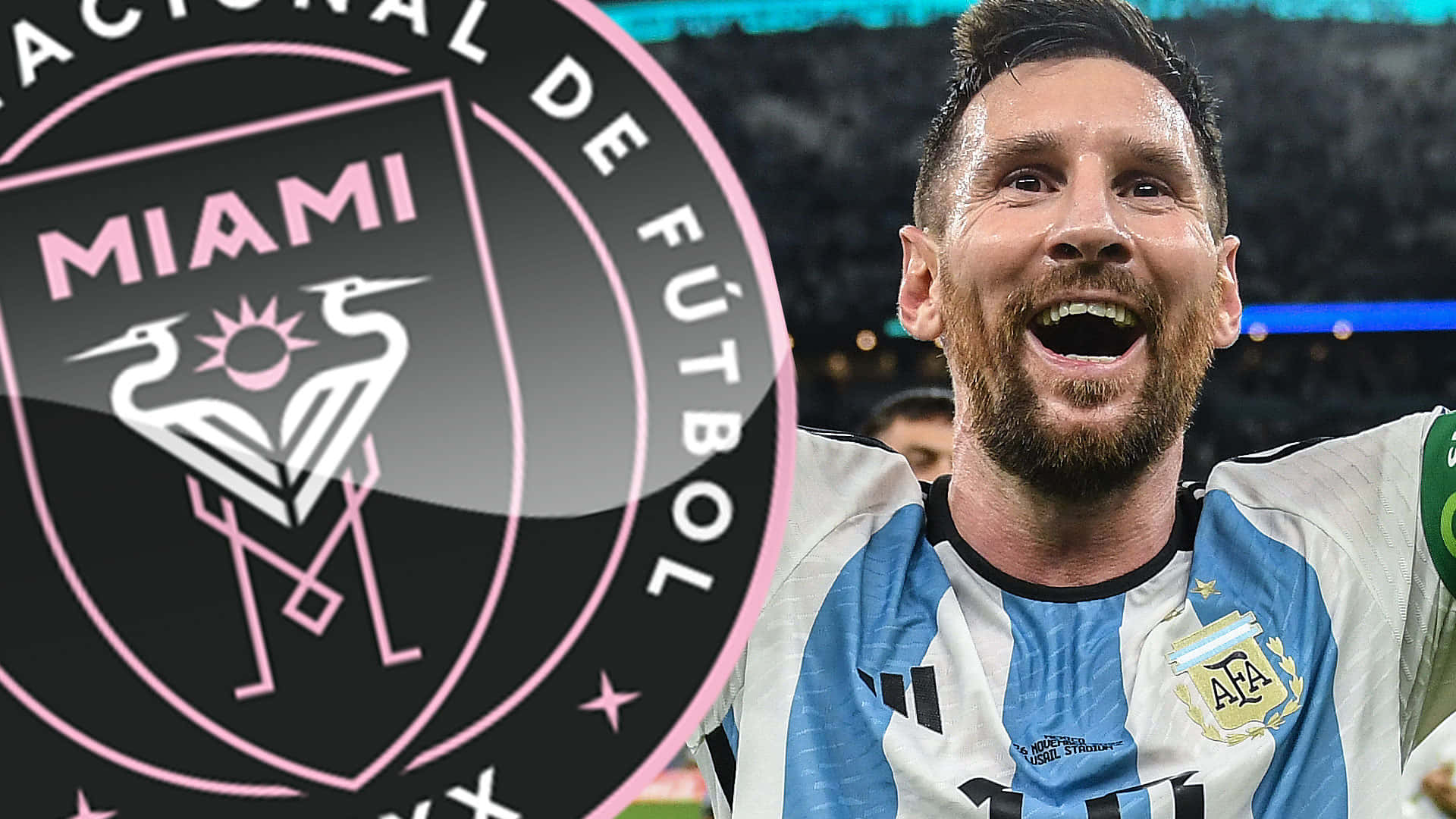 Inter Miami FC 與阿根廷球星 Lionel Messi 冷靜圖形藝術 壁紙 — 美斯身穿阿根廷球衣，在球場上與邁阿密FC標誌旁笑容滿面。