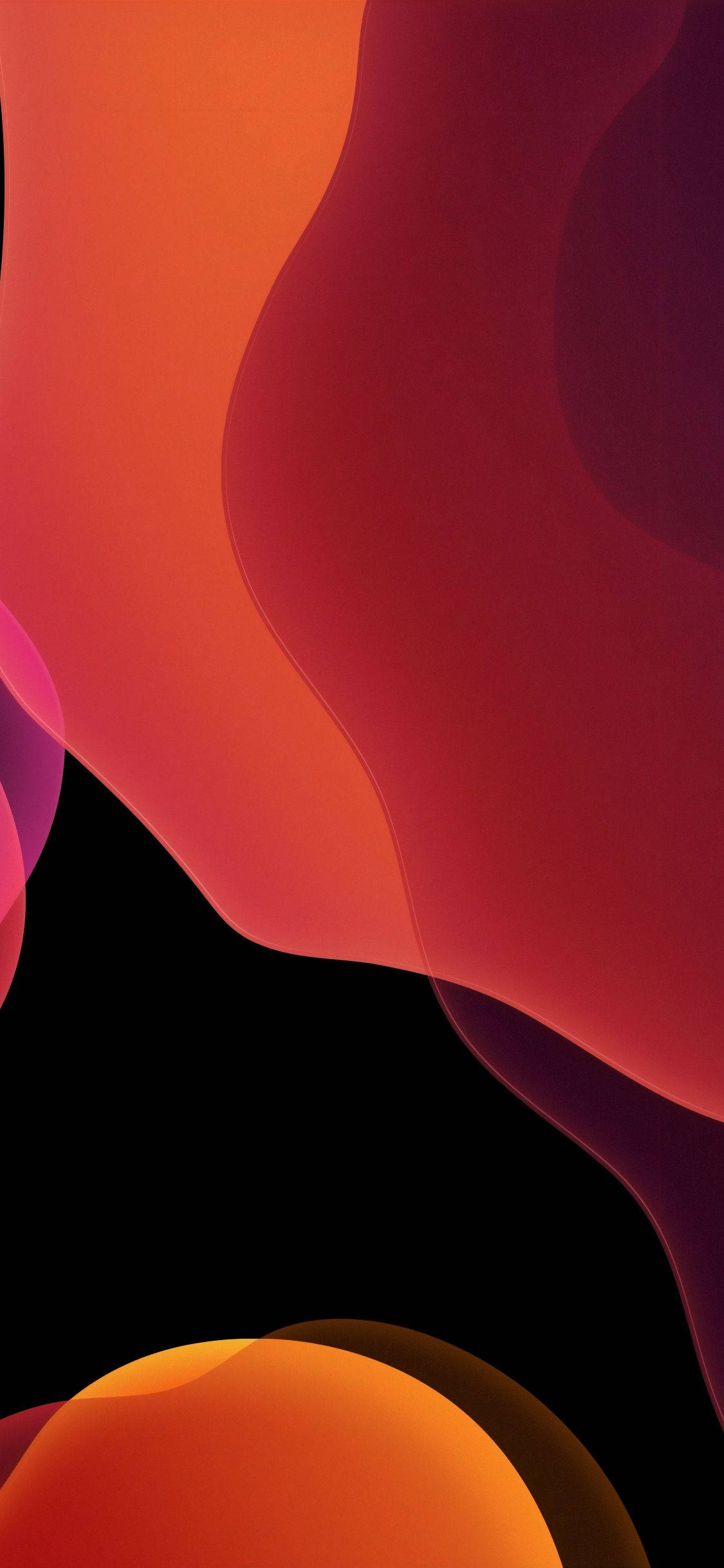 iOS 13 美學風格 壁紙 — 充滿活力的抽象橙色和紅色波浪在純黑色背景上流動，帶有柔和發光的球體。