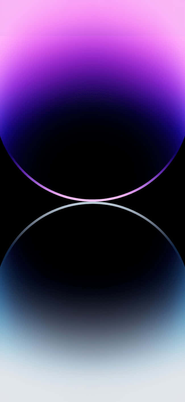 iOS 14 提供精美的螢幕背景自訂選項 壁紙 — 兩個發光漸變球體漂浮在黑色虛空中，一個紫色，一個藍色，營造出寧靜的宇宙對比。