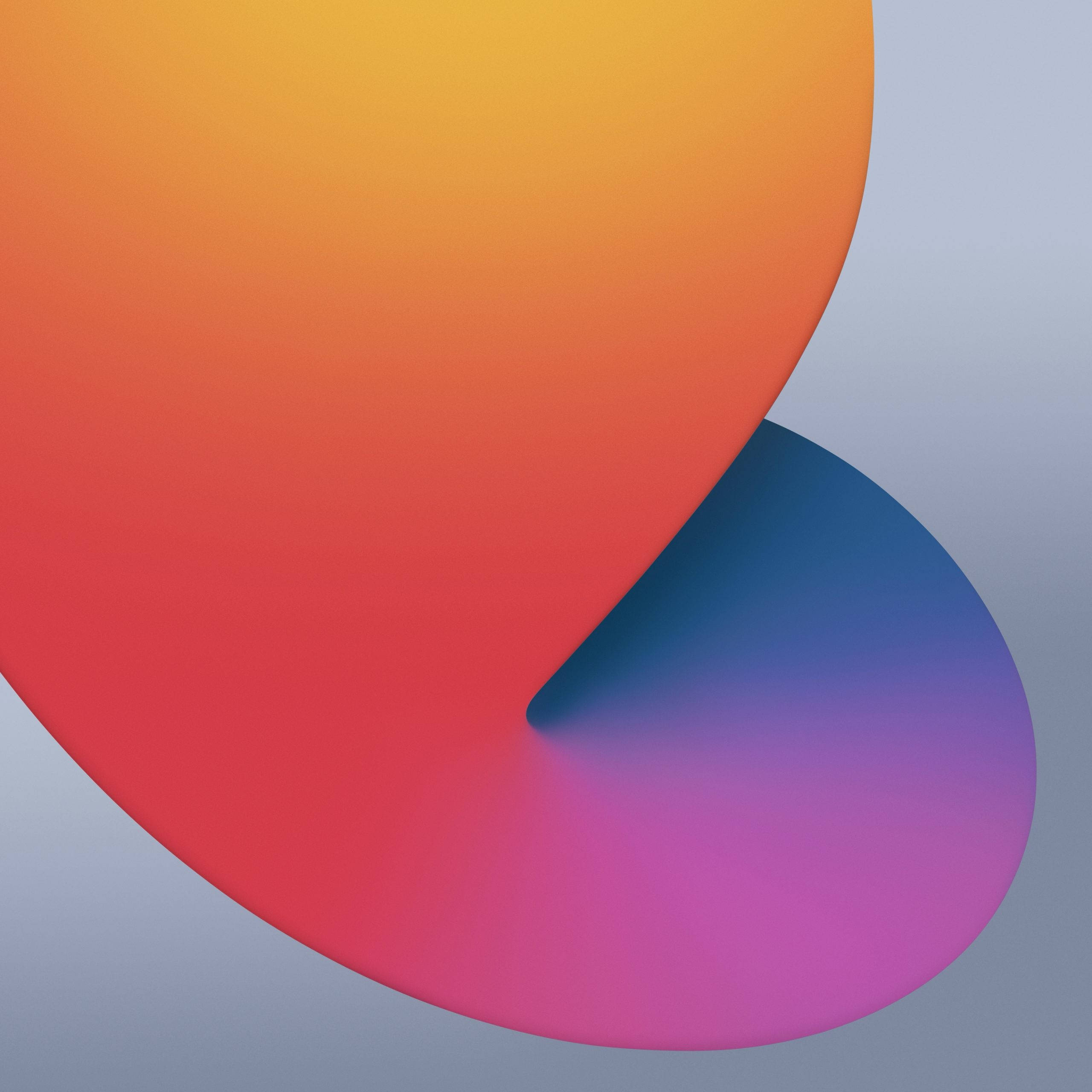 iOS 14 美學3D抽象 壁紙 — 充滿活力的抽象形狀，帶有橙紅色和藍紫色的平滑漸變，在柔和的灰色背景上彎曲。