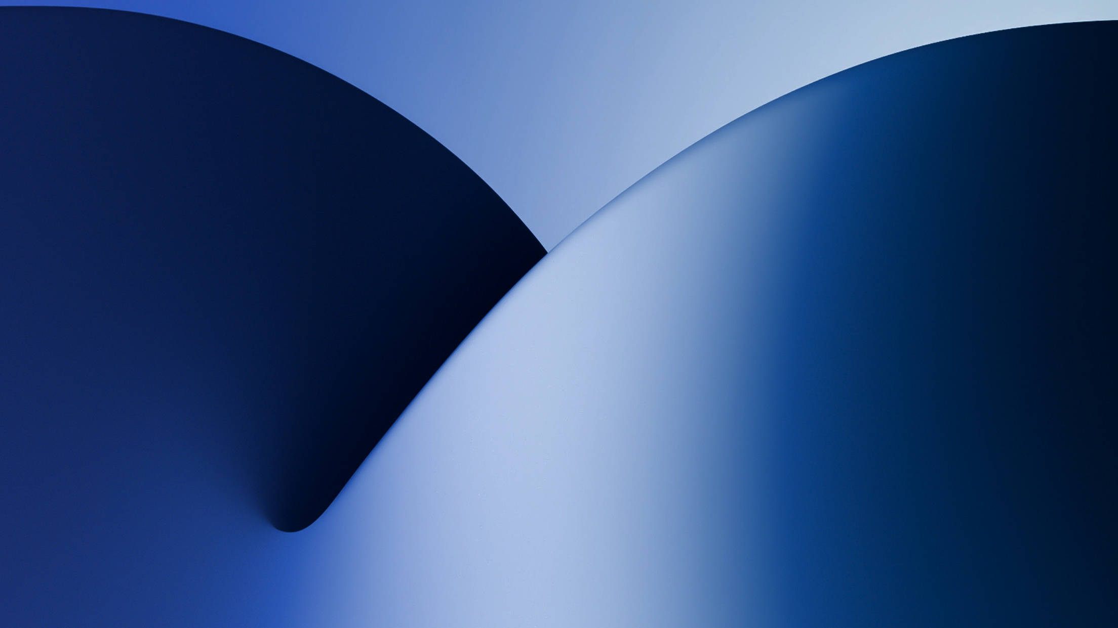 iOS 14 藍色極簡背景 壁紙 — 流暢的藍色抽象曲線以柔和漸變和溫柔陰影營造出寧靜簡約的構圖。