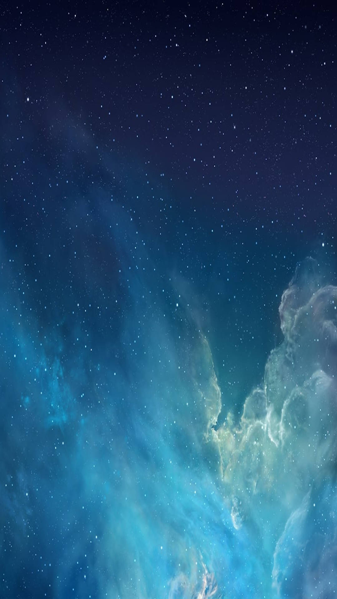 藍色雲朵 iOS 預設壁紙 壁紙 — 在深靛藍色的天空下，一個宇宙星雲在星場中旋轉，呈現出鮮豔的藍色和白色。
