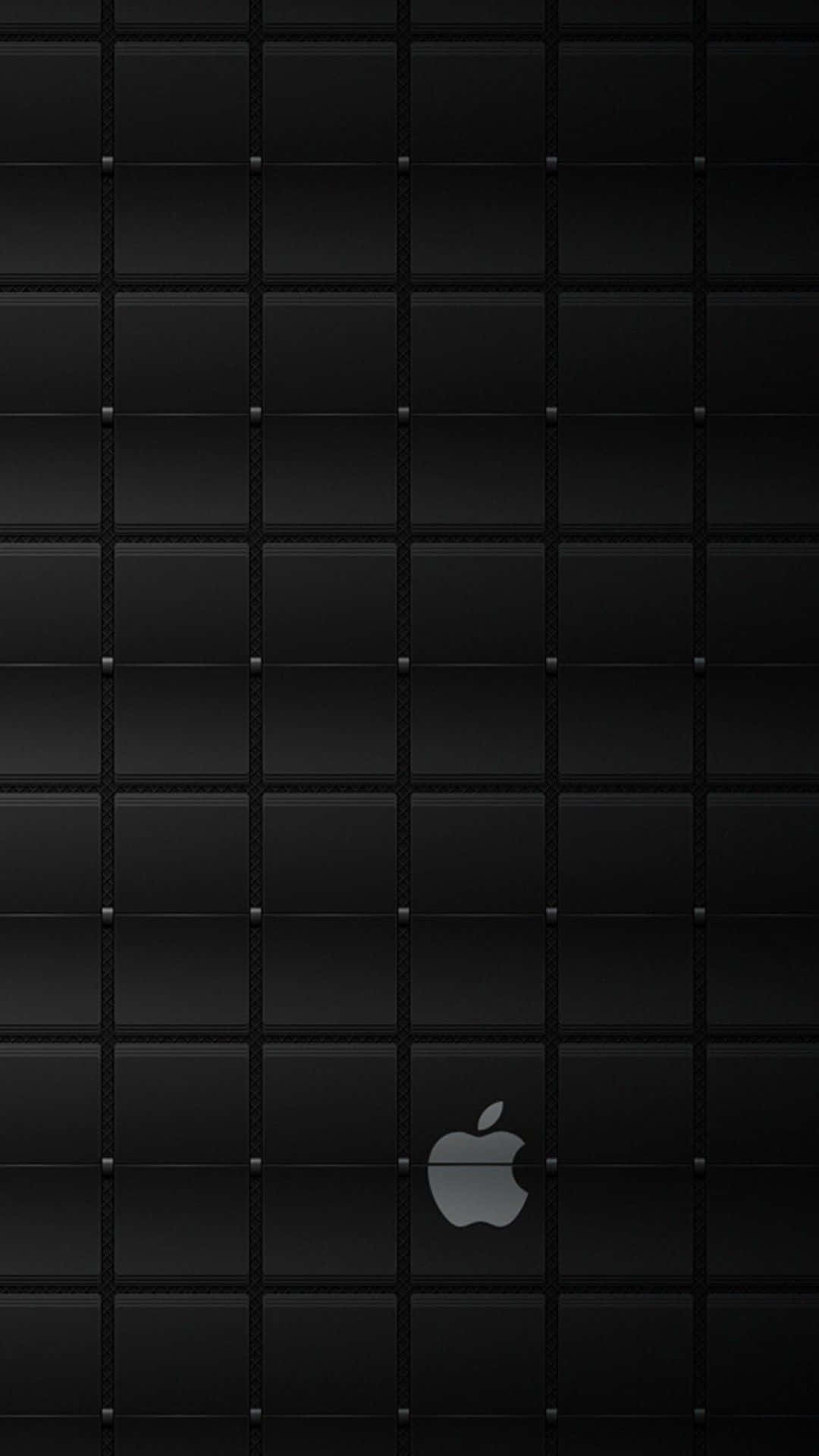 以黑色iPhone提升你的風格 壁紙 — 時尚黑色皮革網格牆紙，底部中央帶有低調的銀色Apple標誌。