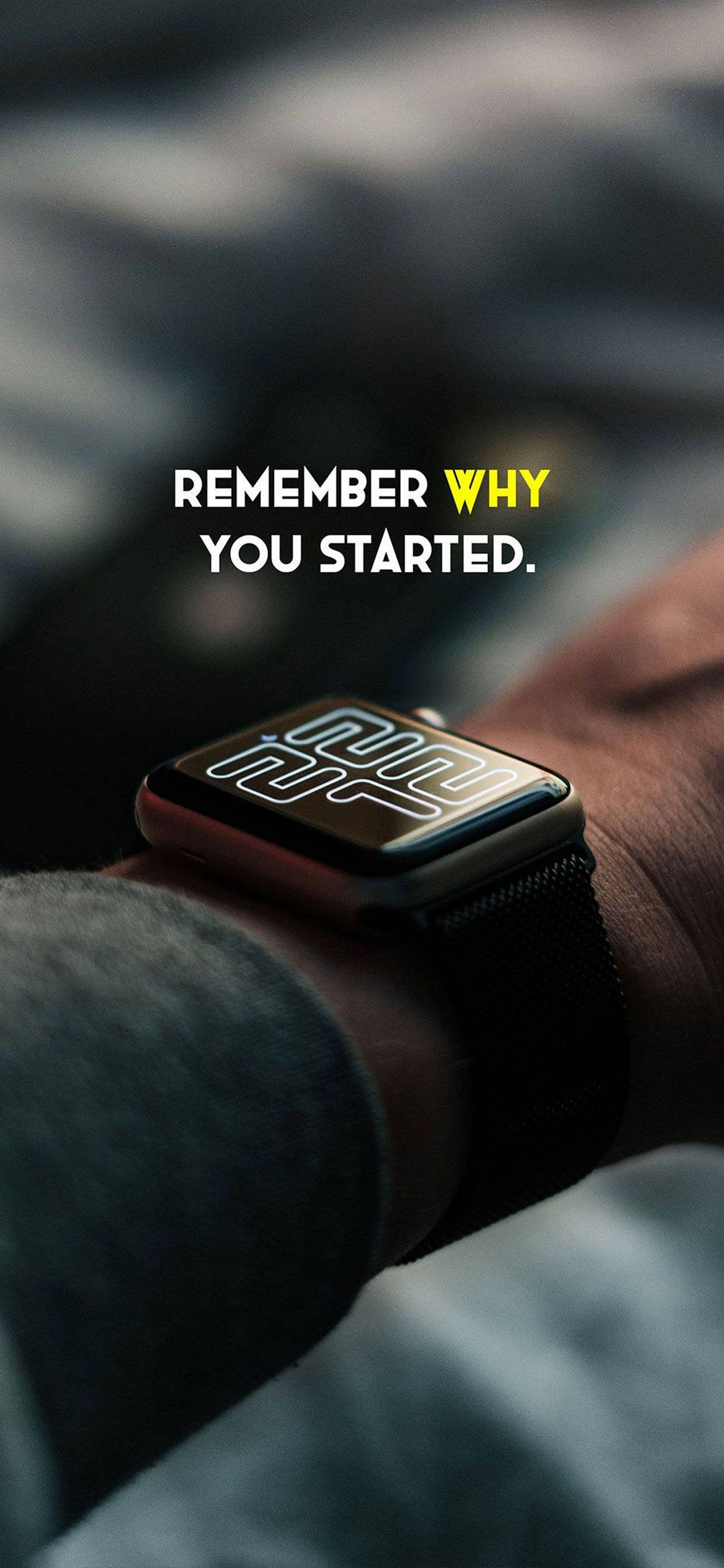 Quote Motivational iPhone 壁紙 — 手腕上智能手錶的特寫，上面疊加了激勵文字「記住你為何開始」。